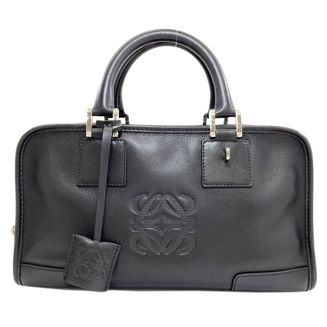 Calf Handbag Loewe Amazona: Calf Handbag Loewe Amazona Calf handbag from LOEWE, featuring a sleek black exterior made from high-quality calf material. The Amazona style showcases a classic design with a timeless appeal. This