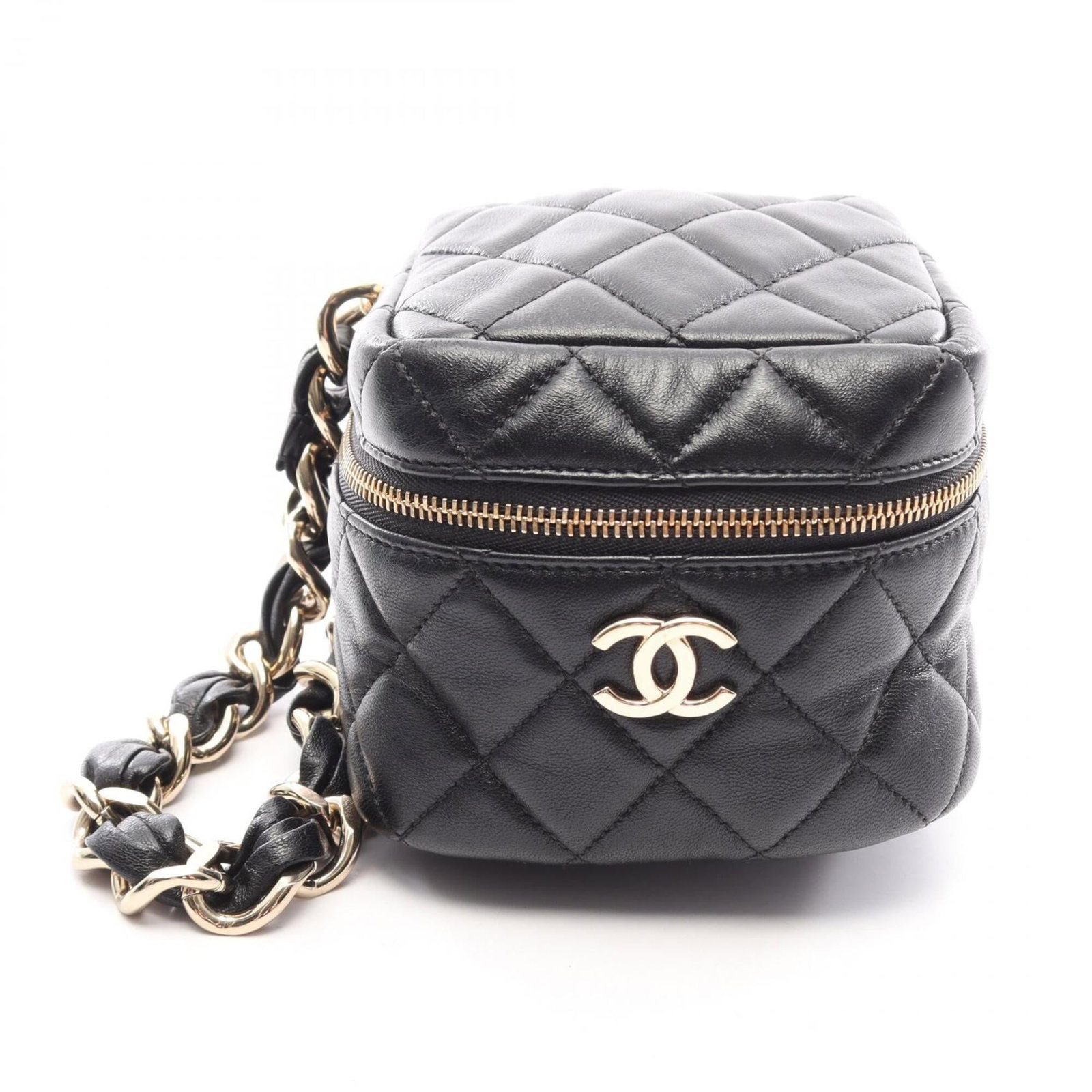 Clutch Handbag Leather Bag Chanel: Clutch Handbag Leather Bag Chanel Black Lambskin Clutch Bag from Chanel, measuring 10cm x 10cm x 10cm, features a sleek and sophisticated design. Made from high-quality leather, this small handbag is 