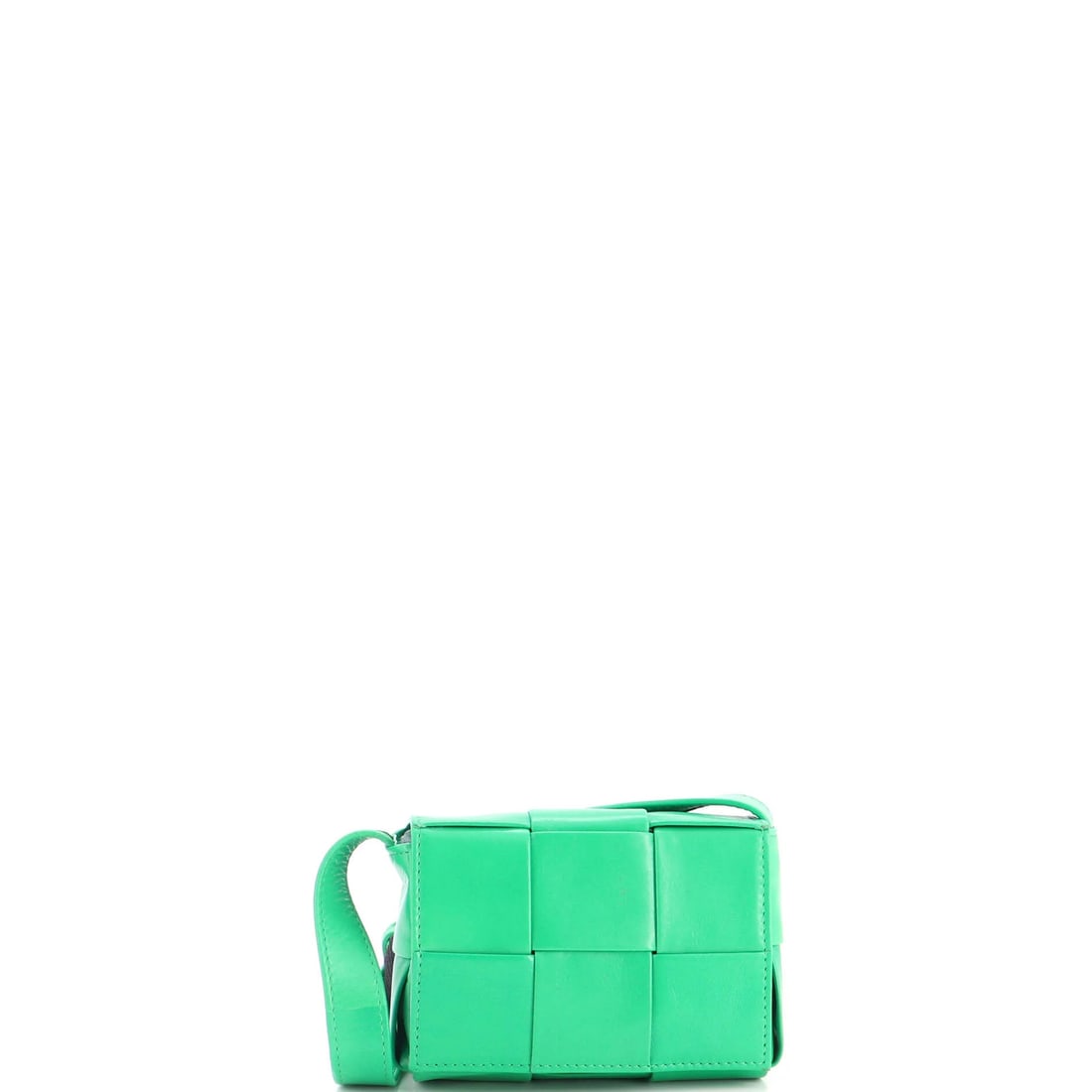 Veneta Cassette Maxi Intrecciato Leather Bag Candy Crossbody: Veneta Cassette Maxi Intrecciato Leather Bag Candy Crossbody Bottega Veneta's Cassette Crossbody Bag in Candy Green features a striking Maxi Intrecciato Leather design, showcasing the iconic woven
