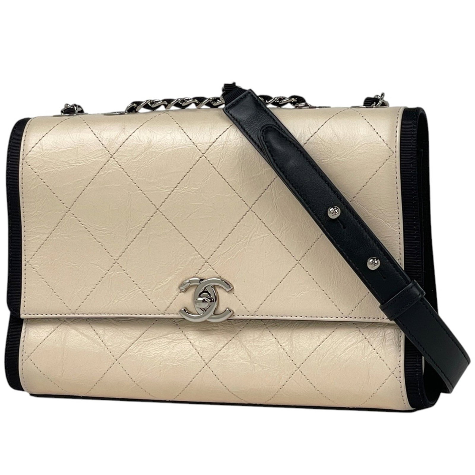 Shoulder Bag Leather Chanel: Shoulder Bag Leather Chanel This beige or black shoulder bag features a Matelasse design, made from high-quality leather. The bag measures 17cm x 26cm x 7cm, making it a compact and stylish