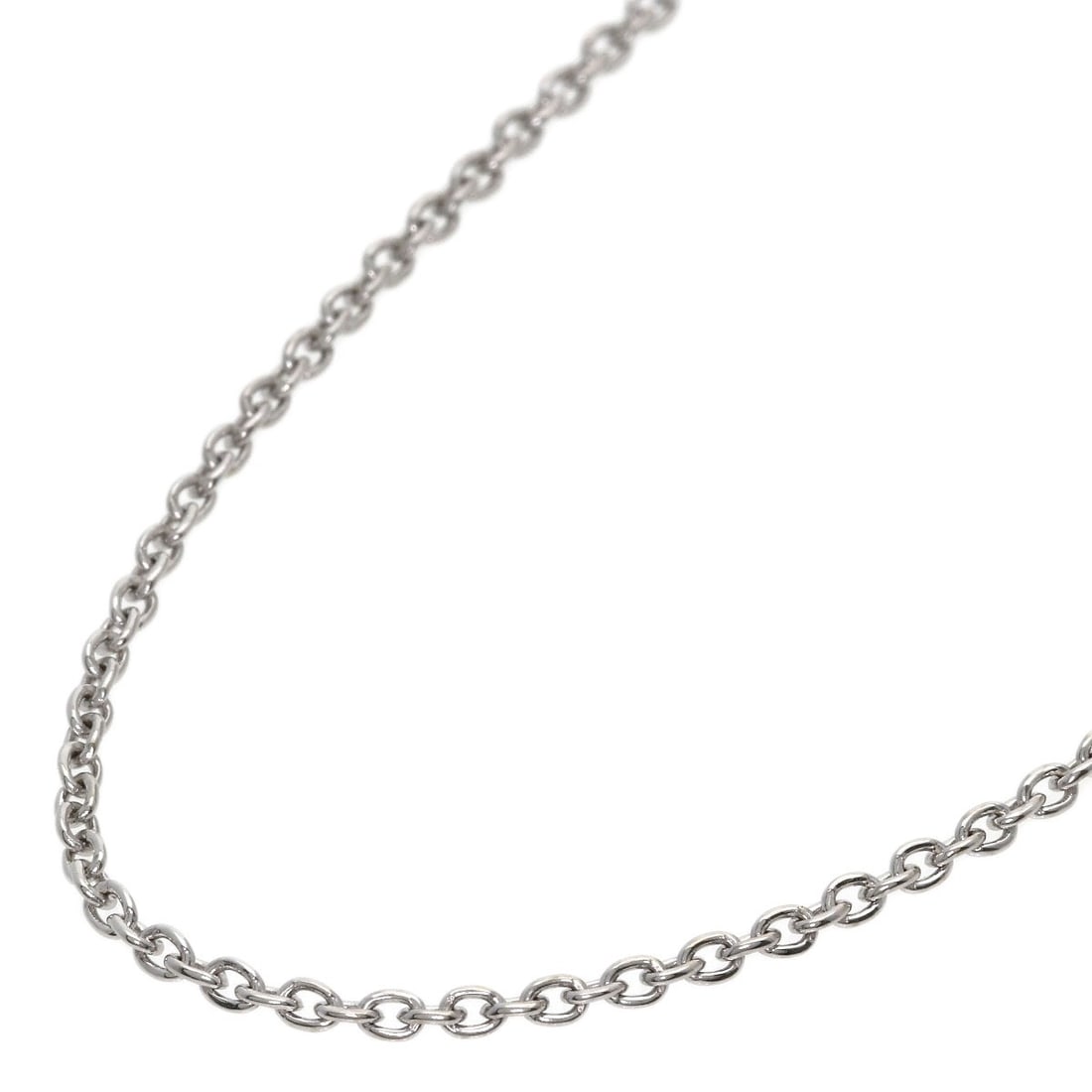 K18 White Gold Chain Necklace 15.7: K18 White Gold Chain Necklace 15.7 K18 White Gold Chain Necklace 15.7 is a sleek and sophisticated piece, crafted from high-quality K18 white gold. Its 15.7-inch length makes it a versatile accessory