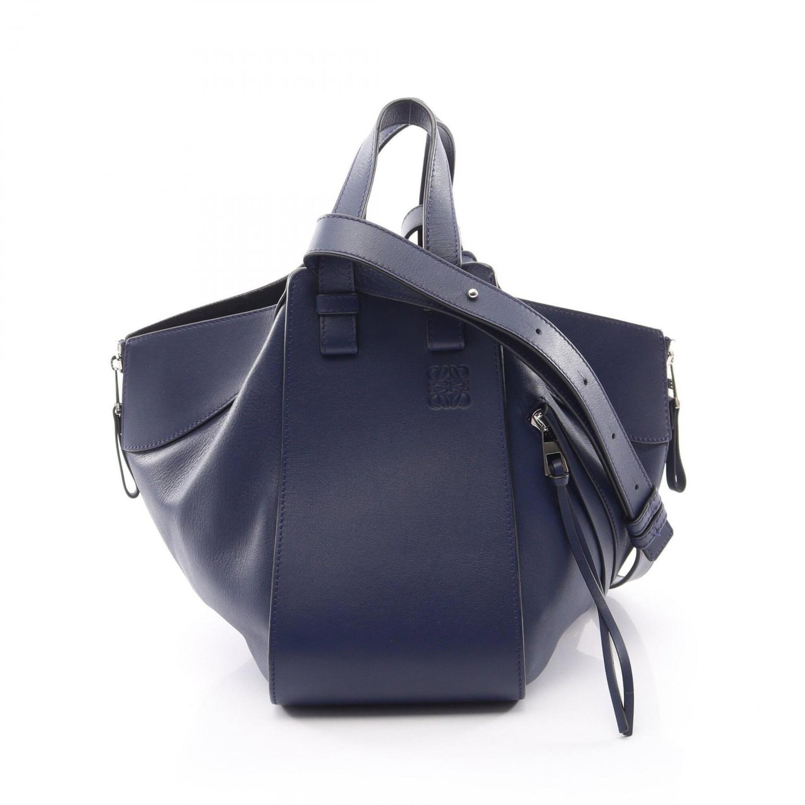 Handbag Leather Handbag: Handbag Leather Handbag Blue leather handbag with a signature, measuring 24.5cm x 14cm x 25cm. This stylish bag features a distinctive blue color and is made from high-quality leather. The signature a