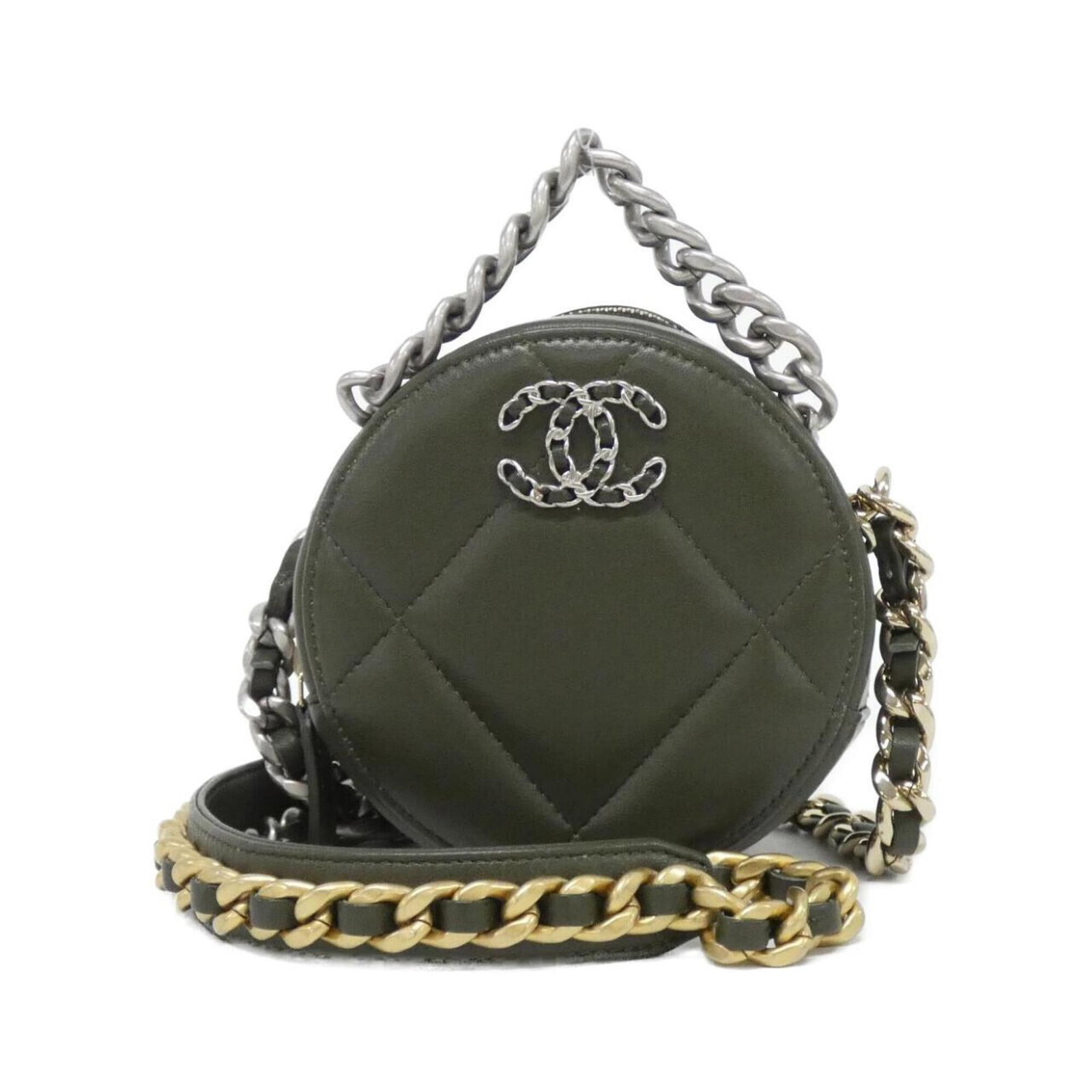 Shoulder Bag Leather Chanel: Shoulder Bag Leather Chanel Lamb leather shoulder bag from Chanel, featuring a striking green color and compact 12cm x 12cm x 6cm dimensions. This stylish bag is made from high-quality leather, provid