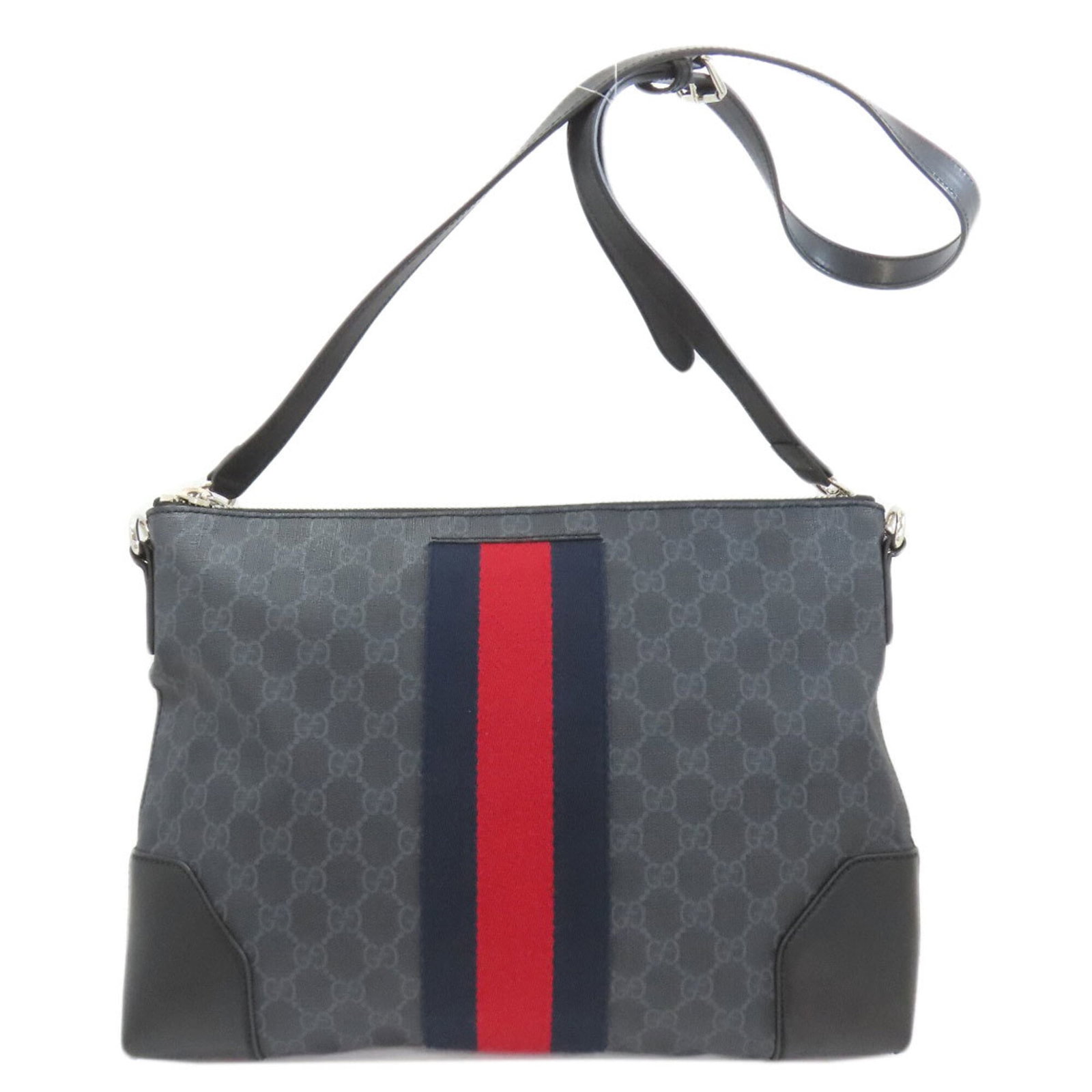 Shoulder Bag Pvc Gucci: Shoulder Bag Pvc Gucci This black PVC Gucci shoulder bag measures 24.5cm x 34cm x 4.5cm and features a sleek design. The bag's PVC material gives it a distinctive look and feel. Item Specifics: