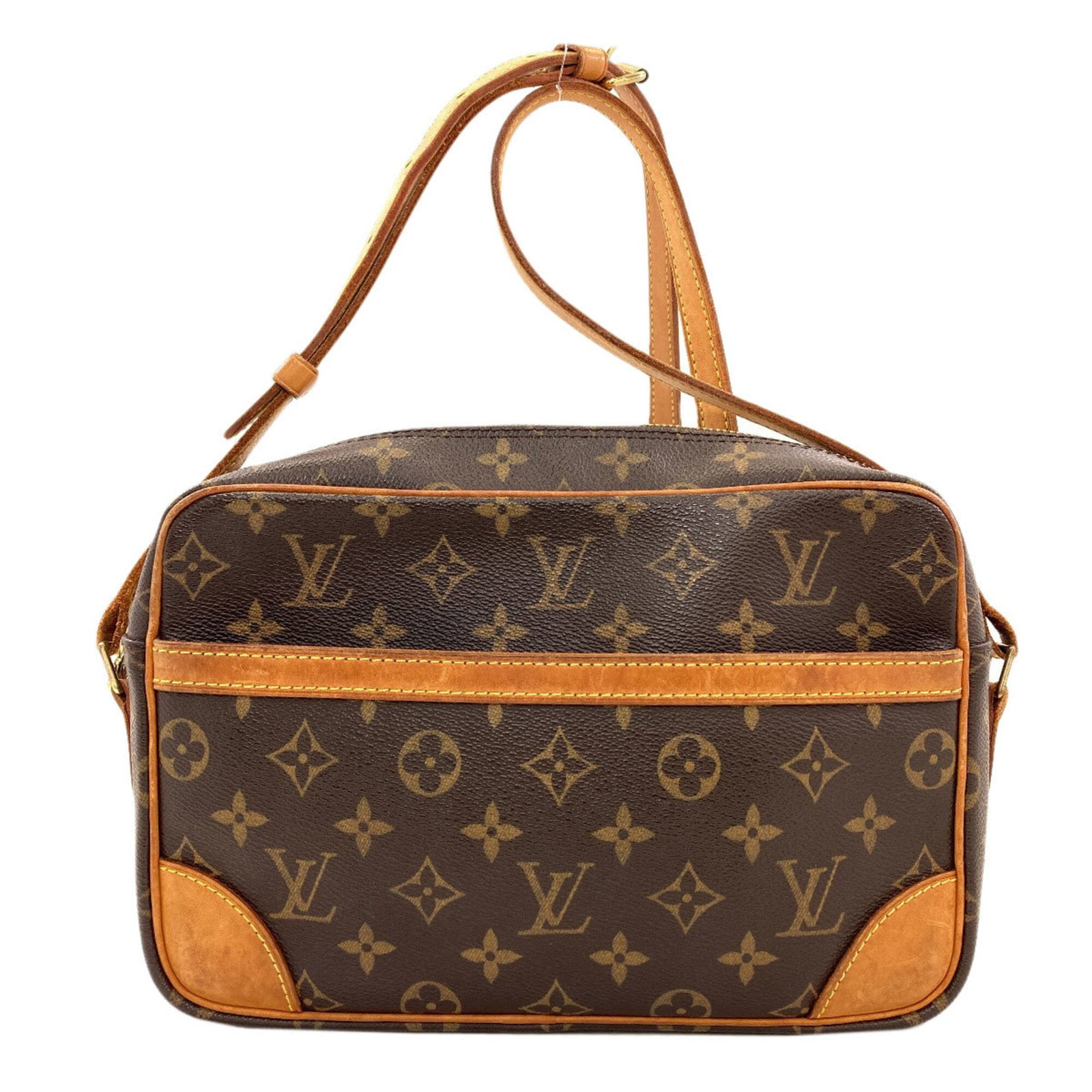 Shoulder Bag Monogram Louis Vuitton: Shoulder Bag Monogram Louis Vuitton Monogram Louis Vuitton Shoulder Bag. Made from high-quality materials, this iconic bag features the classic Monogram pattern and measures 17cm x 26cm x 6cm. A