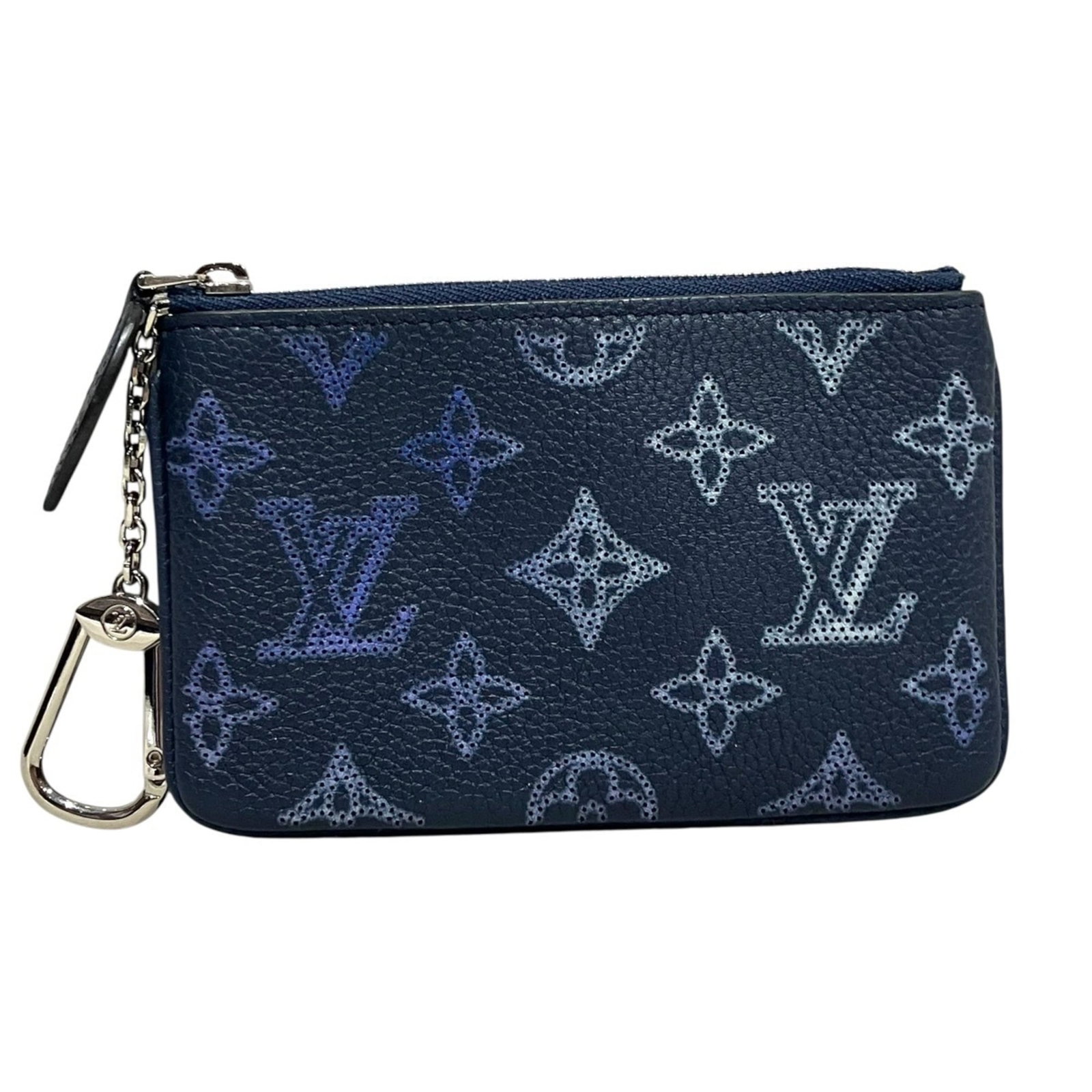 Pochette Leather Louis Vuitton: Pochette Leather Louis Vuitton Navy leather pochette from Louis Vuitton, featuring calf leather construction and a compact 9cm x 13cm x 1cm size. This stylish and compact bag is perfect for everyday