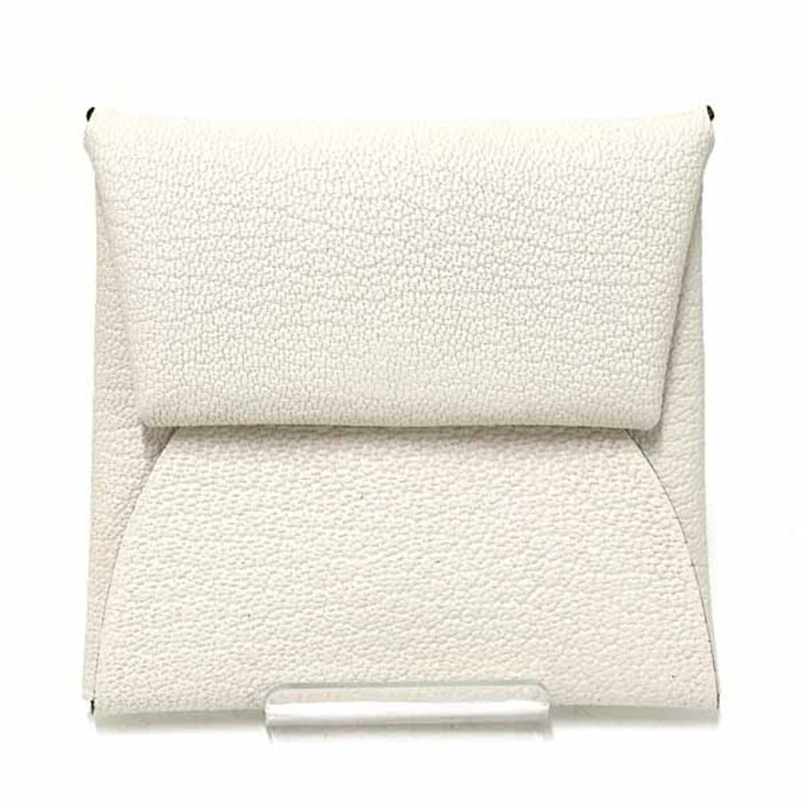 Hermes Coin Case Leather Purse Chevre: Hermes Coin Case Leather Purse Chevre The Hermes Coin Case Leather Purse Chevre is a compact, elegant accessory made from high-quality chevre leather, measuring 8cm x 8.5cm x 1.5cm. This beautifully