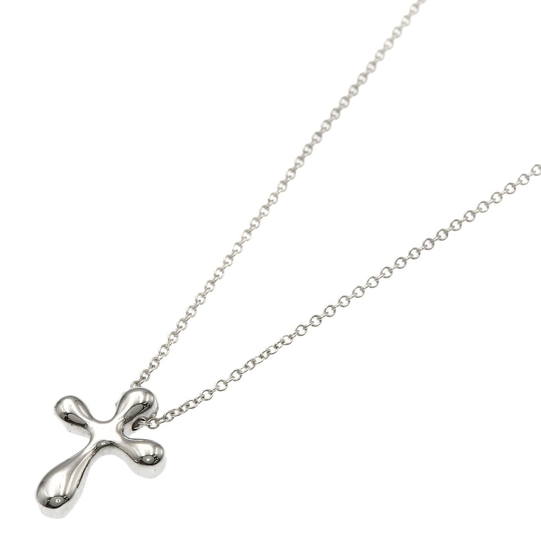 Tiffany&Co. Small Cross Necklace Silver: Tiffany&Co. Small Cross Necklace Silver Silver Tiffany&Co. necklace with a small cross design, featuring an open closure and a length of 16.9 inches. This elegant piece is crafted from high-quality
