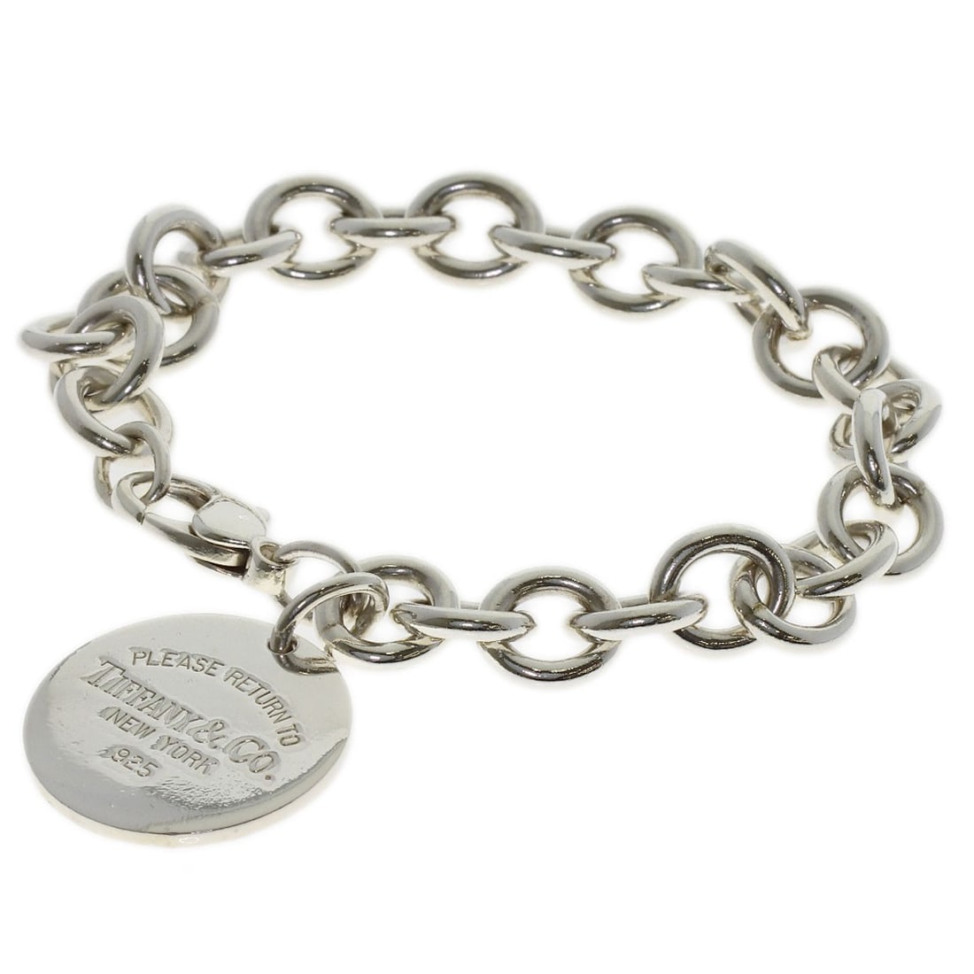 Tiffany&Co. Return To Round Tag Bracelet Silver: Tiffany&Co. Return To Round Tag Bracelet Silver Silver Tiffany&Co. Return To Round Tag Bracelet with sleek, modern design and a subtle silver finish. This stylish bracelet features a signature from th