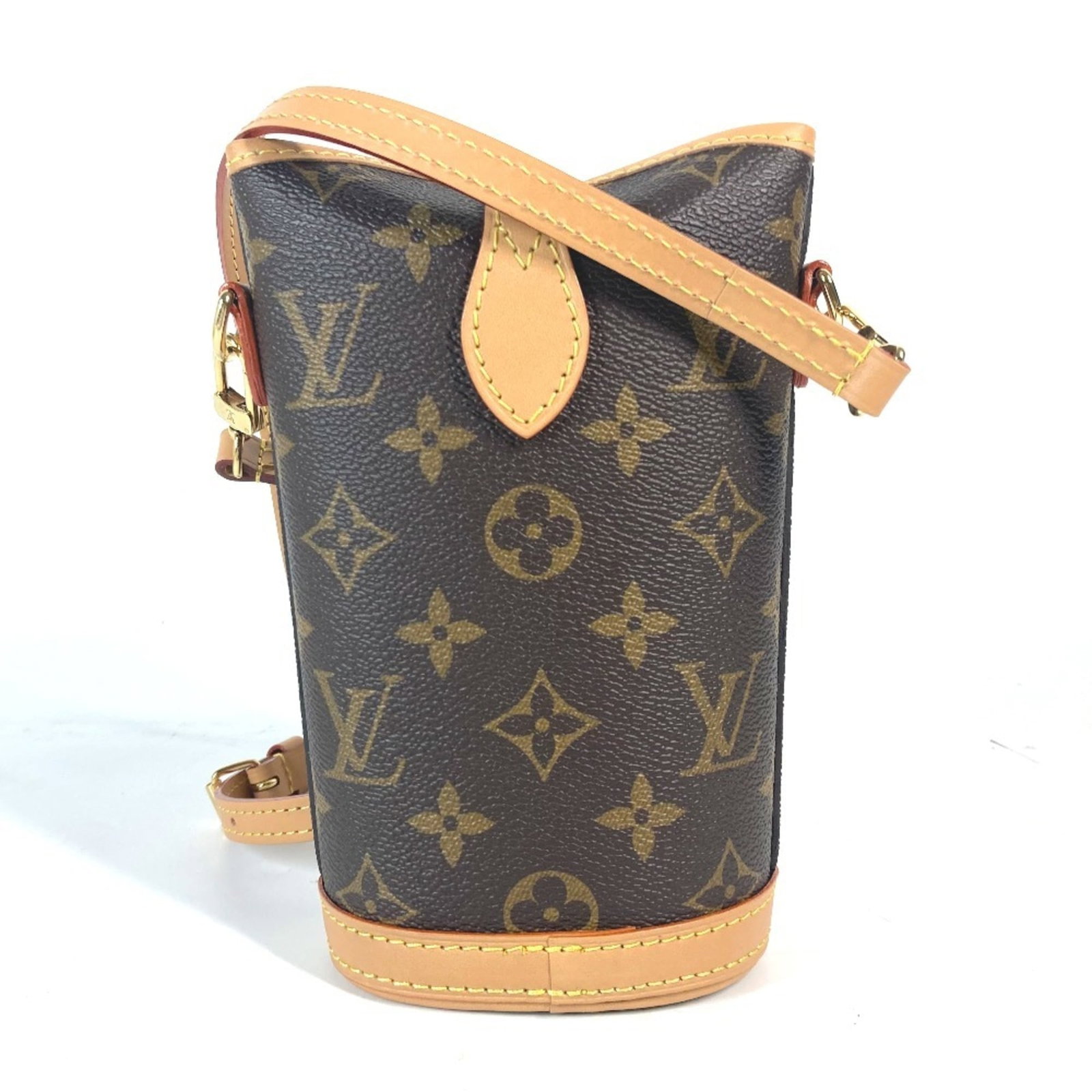 Shoulder Bag Monogram Pochette Louis Vuitton: Shoulder Bag Monogram Pochette Louis Vuitton This Louis Vuitton Shoulder Bag features the iconic Monogram pattern in brown, with a sleek and compact design. The pochette-style bag comes with a dust ba