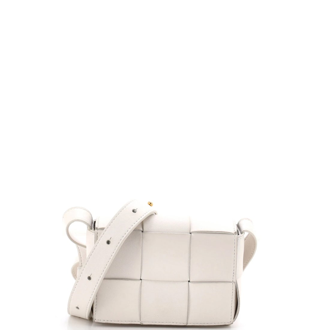 Veneta Cassette Maxi Intrecciato Leather Bag Candy Crossbody: Veneta Cassette Maxi Intrecciato Leather Bag Candy Crossbody The Veneta Cassette Maxi Intrecciato Leather Bag Candy Crossbody boasts a striking white exterior with intricate Maxi Intrecciato leather