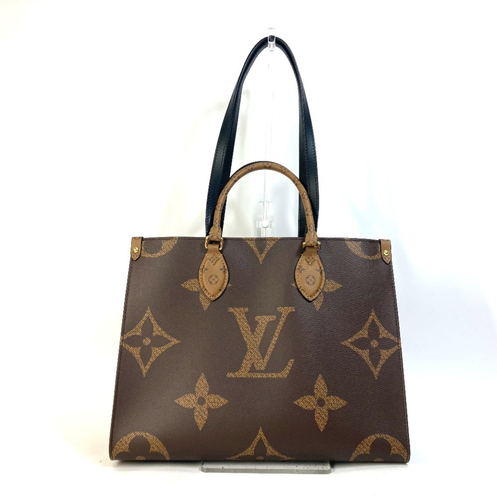 Shoulder Bag Tote Monogram Louis Vuitton: Shoulder Bag Tote Monogram Louis Vuitton Shoulder Bag Tote Monogram Louis Vuitton features a classic design with a beige and brown monogram pattern. The bag measures 27cm x 35cm x 14cm and comes with