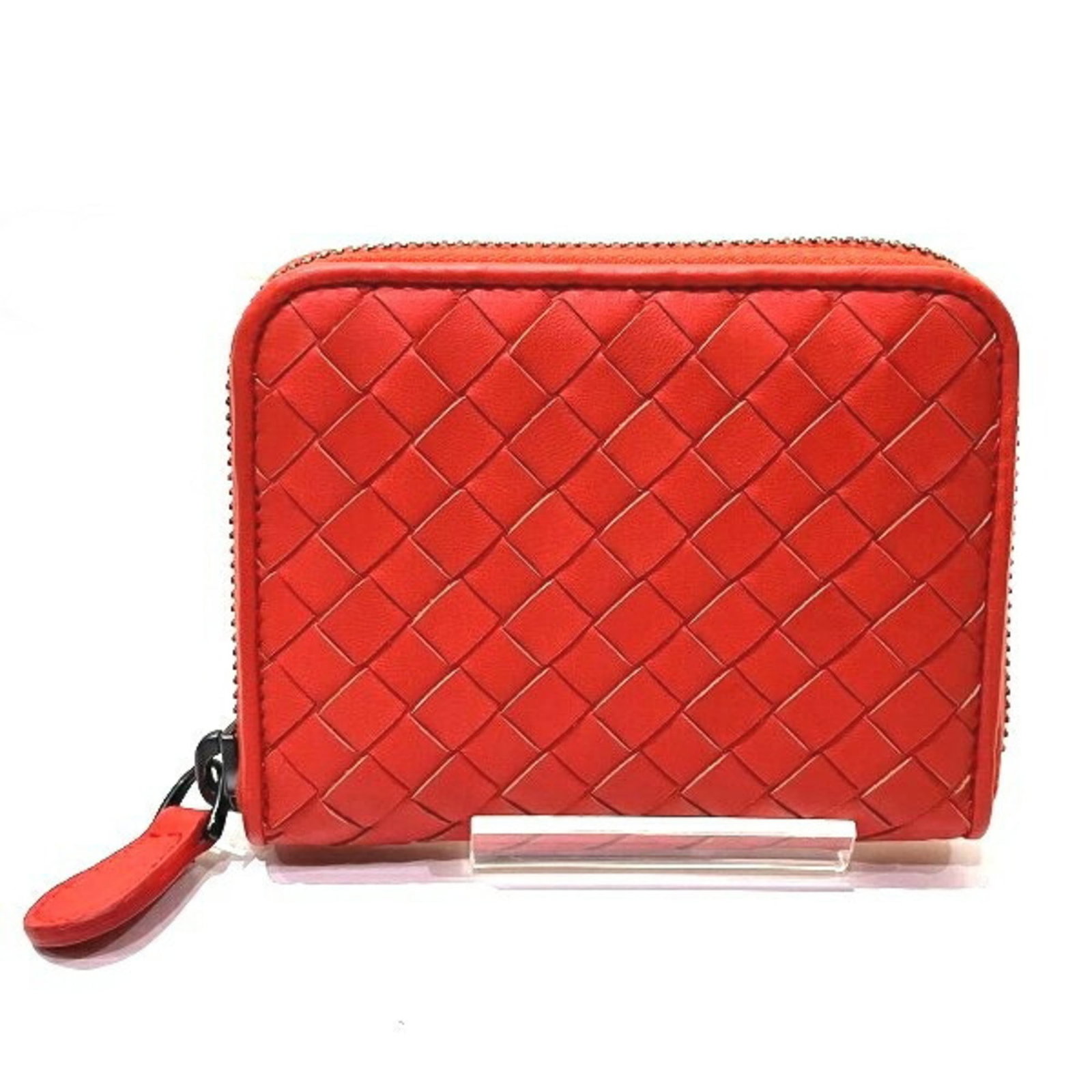 Coin Case Leather Purse Bottega: Coin Case Leather Purse Bottega Bottega Veneta's Coin Case Leather Purse is a sleek and stylish accessory. Made from high-quality leather, this small red coin purse measures 9cm x 10.5cm x 2cm and fea