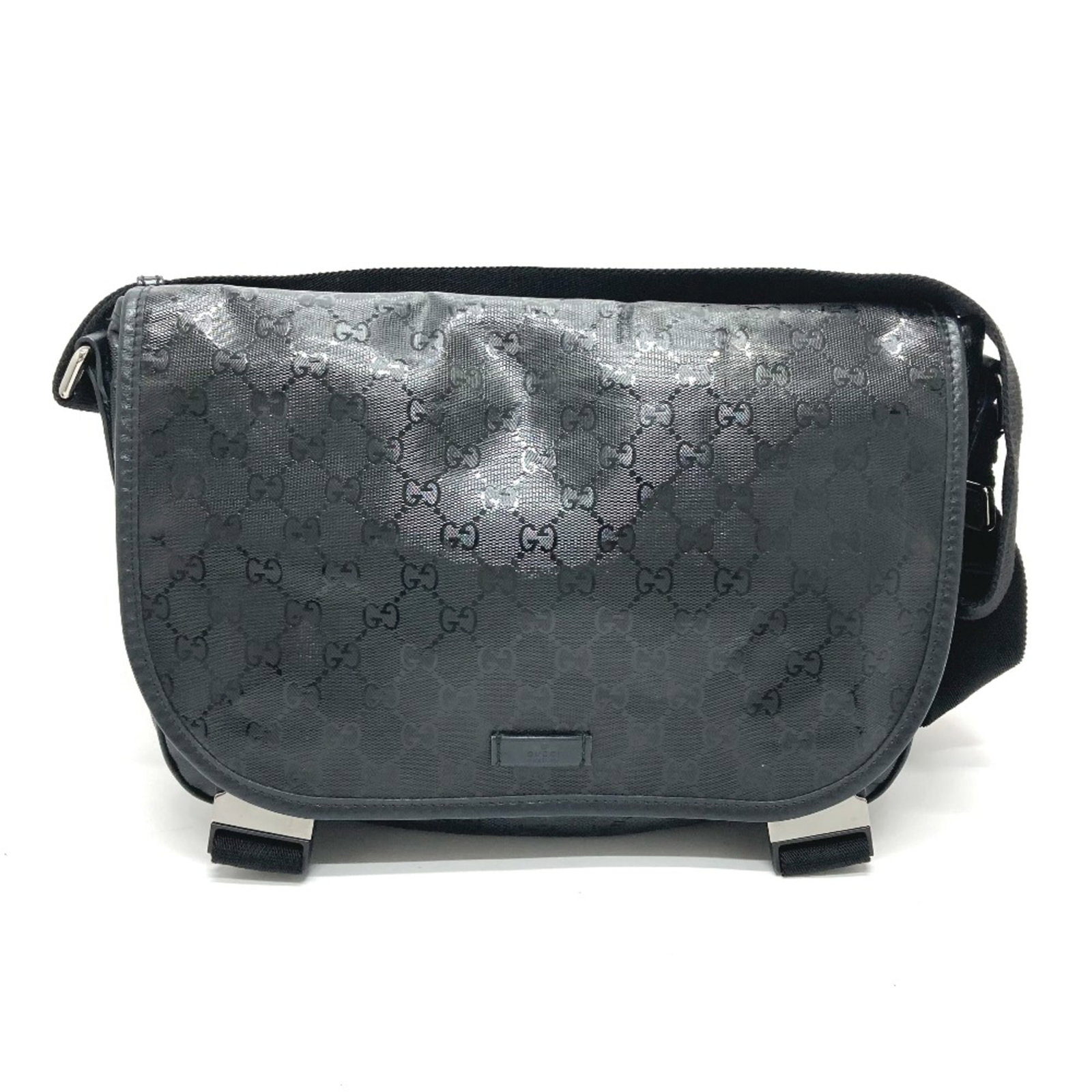 Shoulder Bag Other Gucci: Shoulder Bag Other Gucci Black Gucci shoulder bag with a size of 32cm x 26cm x 10cm, featuring a signature on the top. The bag measures 52.4 inches in length when the shoulder strap is extended. This 