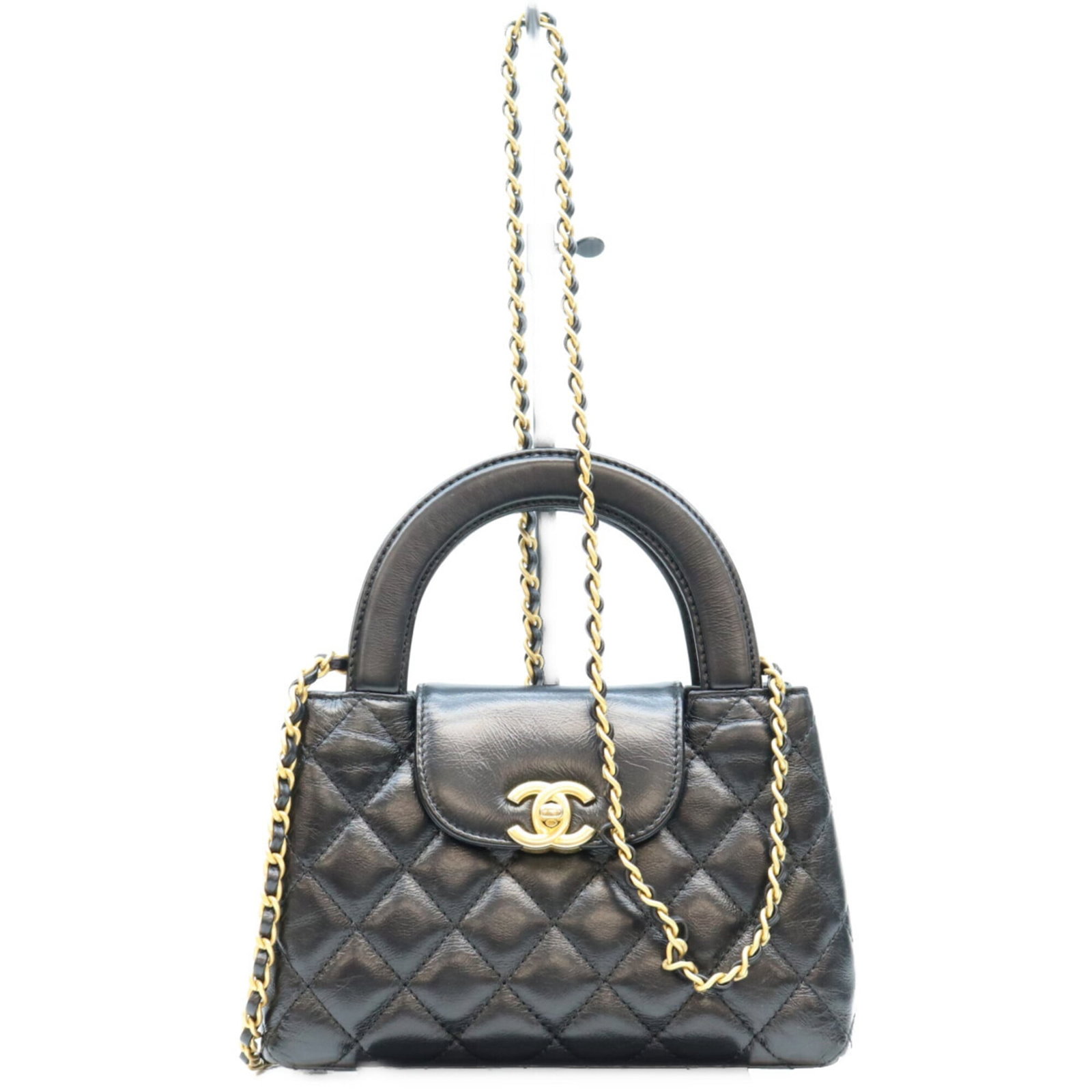 Shoulder Bag Leather Chanel: Shoulder Bag Leather Chanel The Chanel shoulder bag is crafted from high-quality leather, specifically calfskin, and features a sleek black design with gold hardware. Measuring 12cm x 19cm x 6.5cm, th