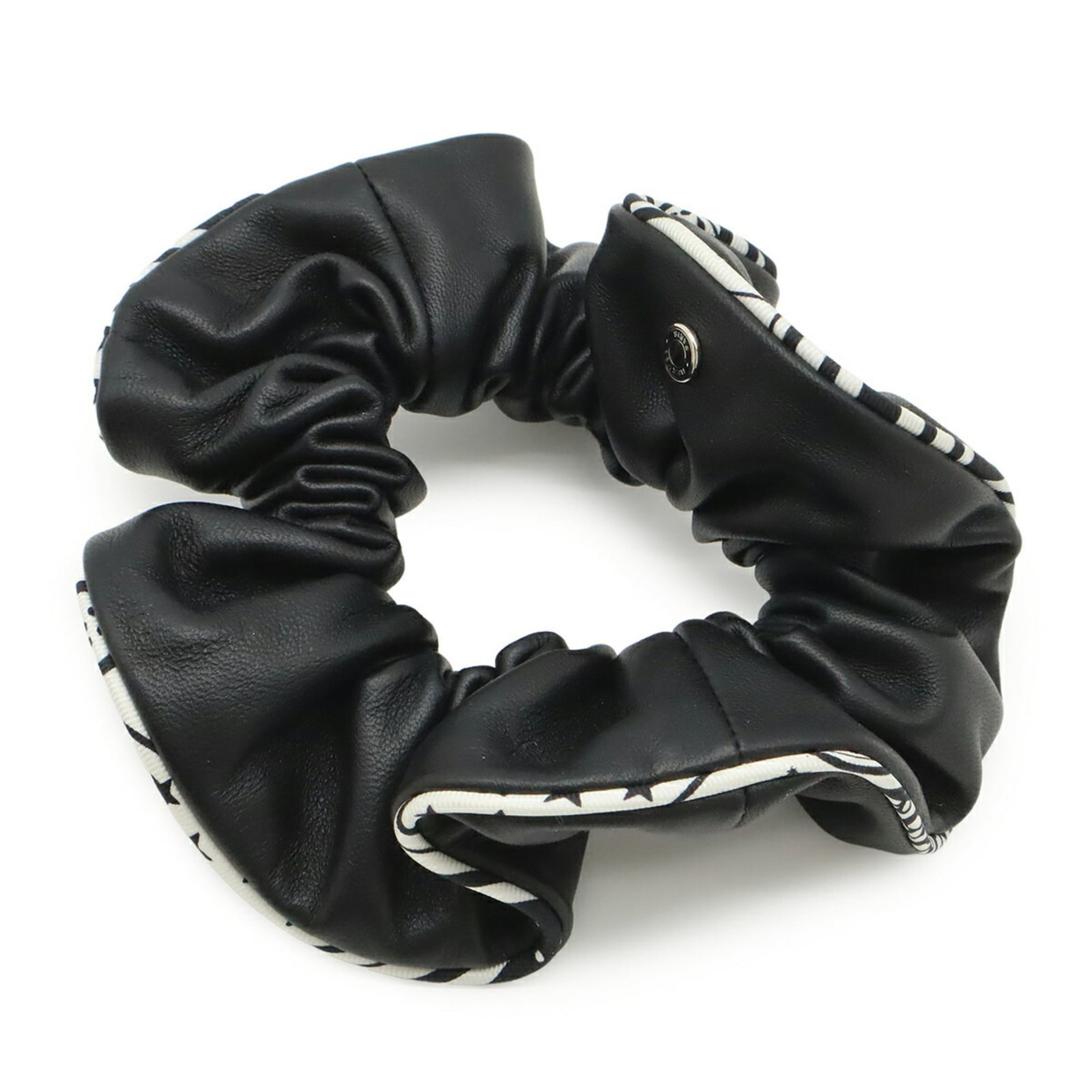 Hermes Hair Tie Leather: Hermes Hair Tie Leather Black or White Leather Hair Tie from Hermes. Made from genuine leather, this hair tie is a sleek accessory for women. A simple yet elegant design, this item is a classic