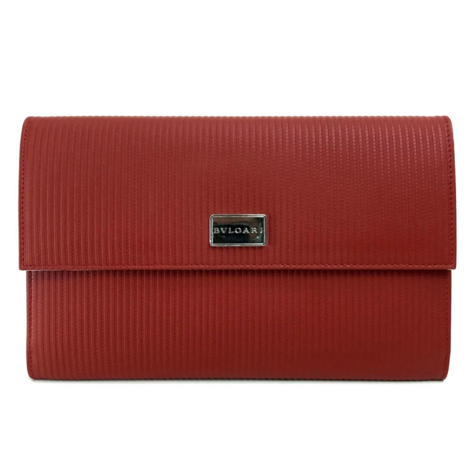 Other Bvlgari: Other Bvlgari Bvlgari's signature red hue is showcased in this vibrant handbag, measuring 23cm x 14.5cm x 9.1cm. The bag's unique shape and size make it a stylish accessory for everyday use. Its disti