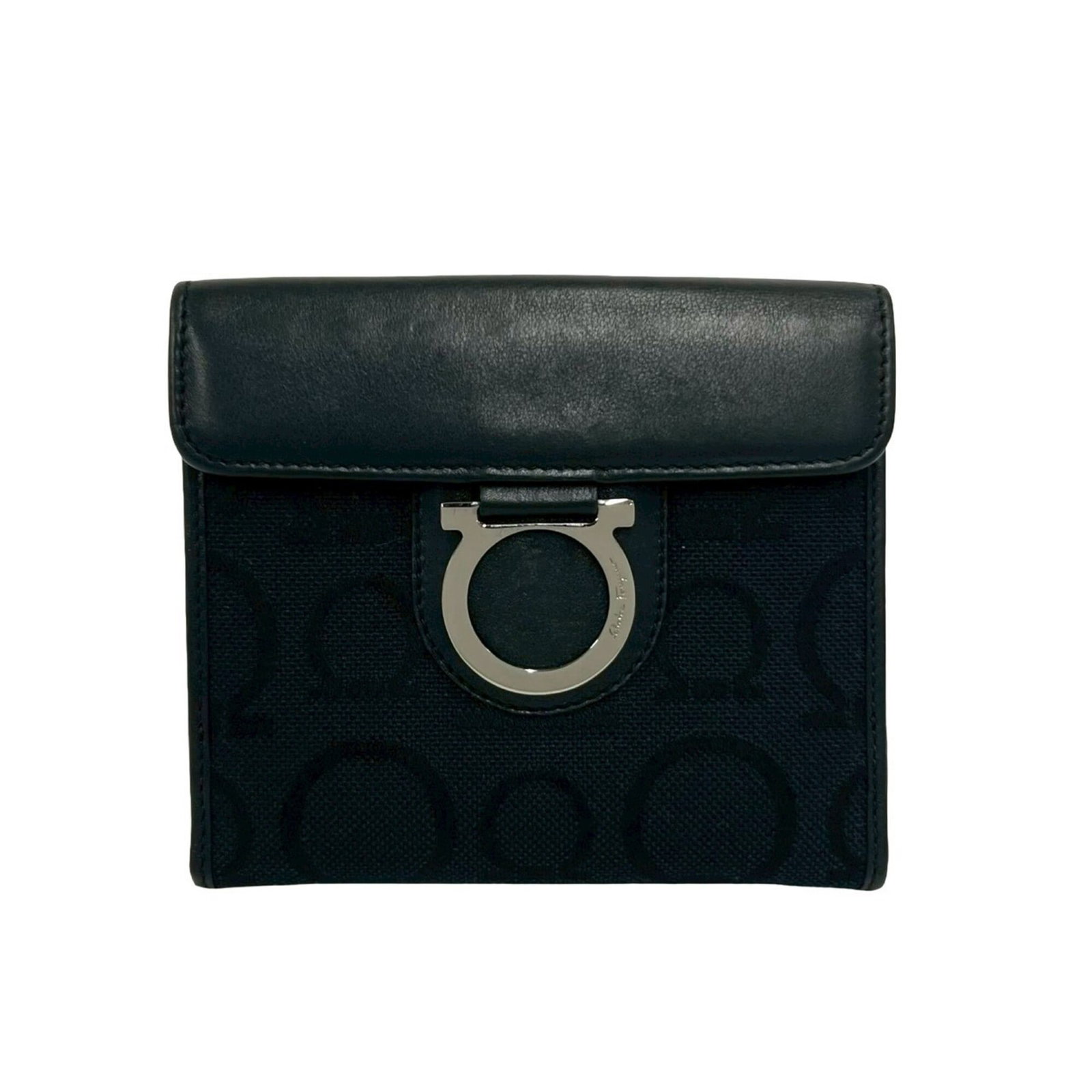 Canvas Leather Bi Fold Wallet Salvatore Ferragamo: Canvas Leather Bi Fold Wallet Salvatore Ferragamo Canvas Leather Bi Fold Wallet Salvatore Ferragamo - A sleek and sophisticated accessory, this black bi-fold wallet features a unique canvas and