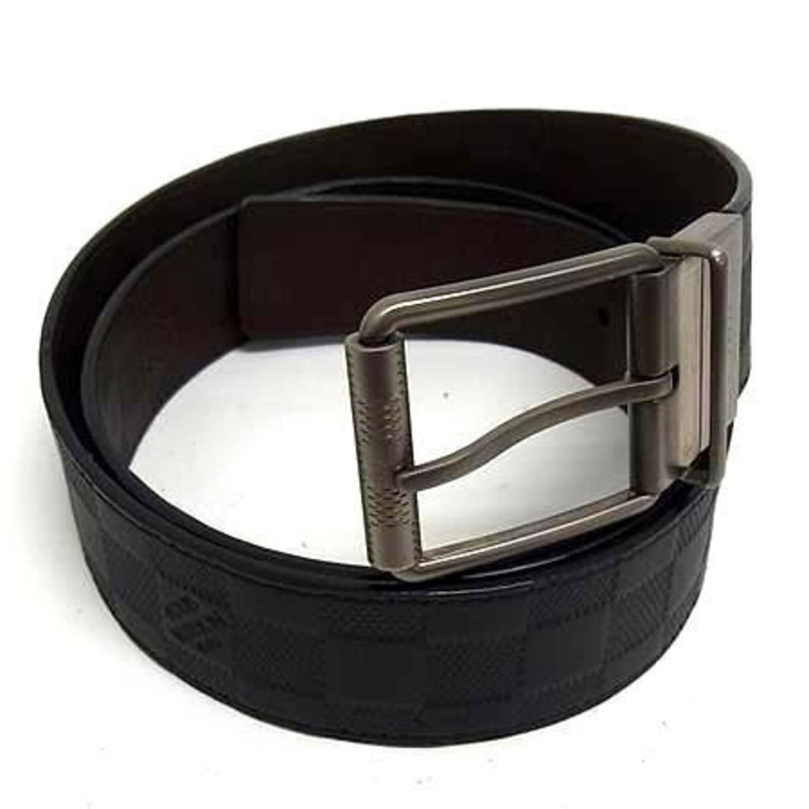 Standard belt by Louis Vuitton: Standard belt by Louis Vuitton Black or Brown leather standard belt by Louis Vuitton, made from high-quality materials and featuring the iconic Damier Infini pattern, available in sizes 36.22'' - 40.1