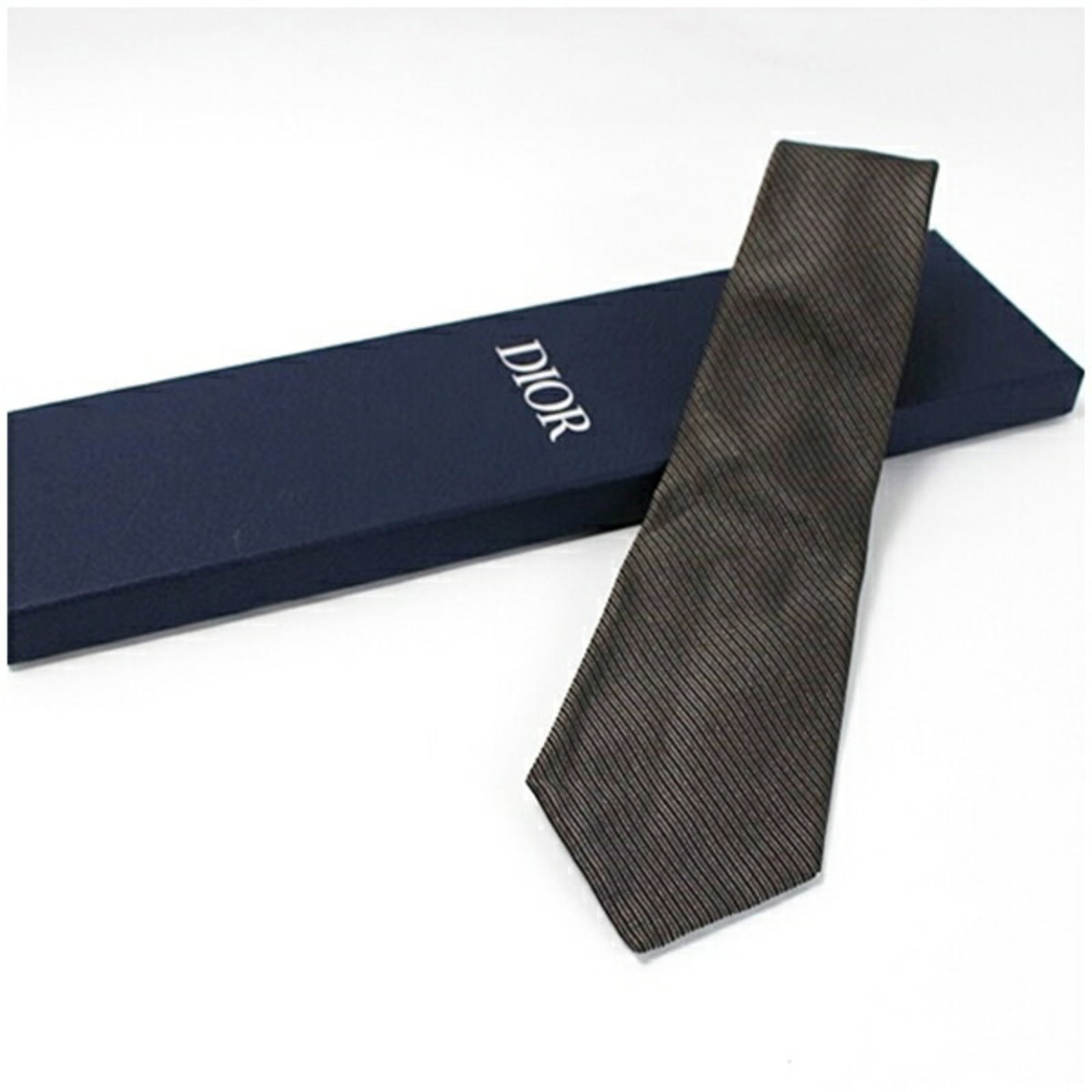 Silk Nylon Christian Dior Cravat: Silk Nylon Christian Dior Cravat Silk Nylon Christian Dior Cravat boasts a striking brown color and a 8.5cm / 3.34'' width, making it a unique accessory for those who appreciate elegant fashion. The