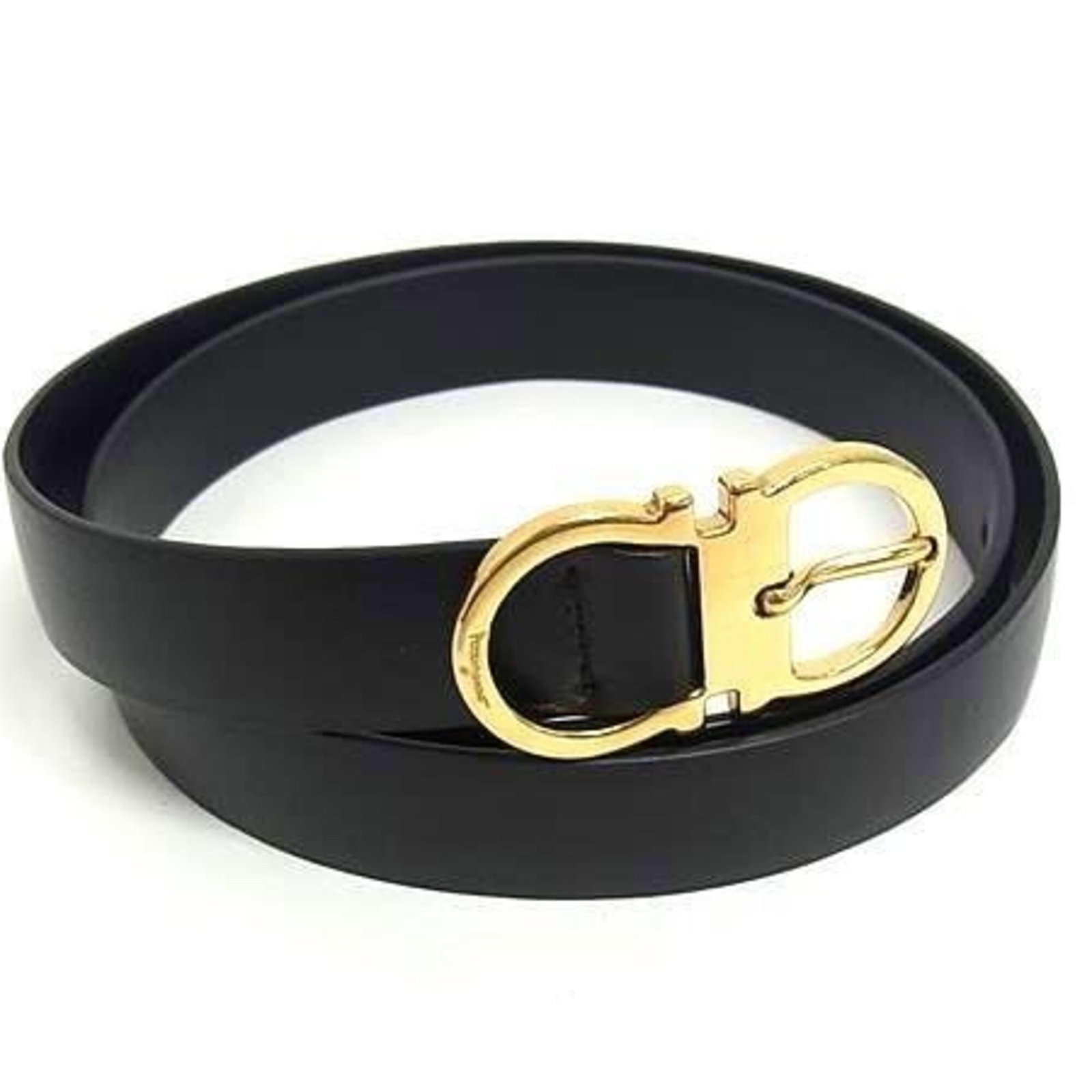 Ferragamo Standard Belt Salvatore: Ferragamo Standard Belt Salvatore Black leather belt from Salvatore Ferragamo's Gancini line, made in Italy, features a 80cm-85cm length and 2.5cm width, ideal for adding a touch of elegance to any