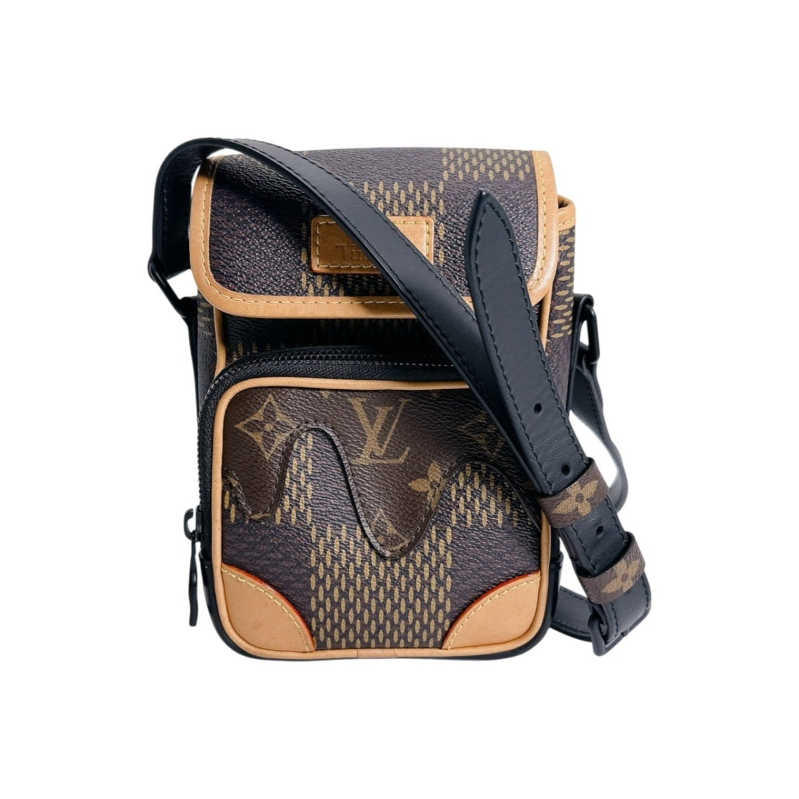 Damier Canvas Louis Vuitton Messenger Bag: Damier Canvas Louis Vuitton Messenger Bag Damier Canvas Louis Vuitton Messenger Bag is made from high-quality Damier Canvas material, a distinctive and iconic pattern of interlocking hexagons. The