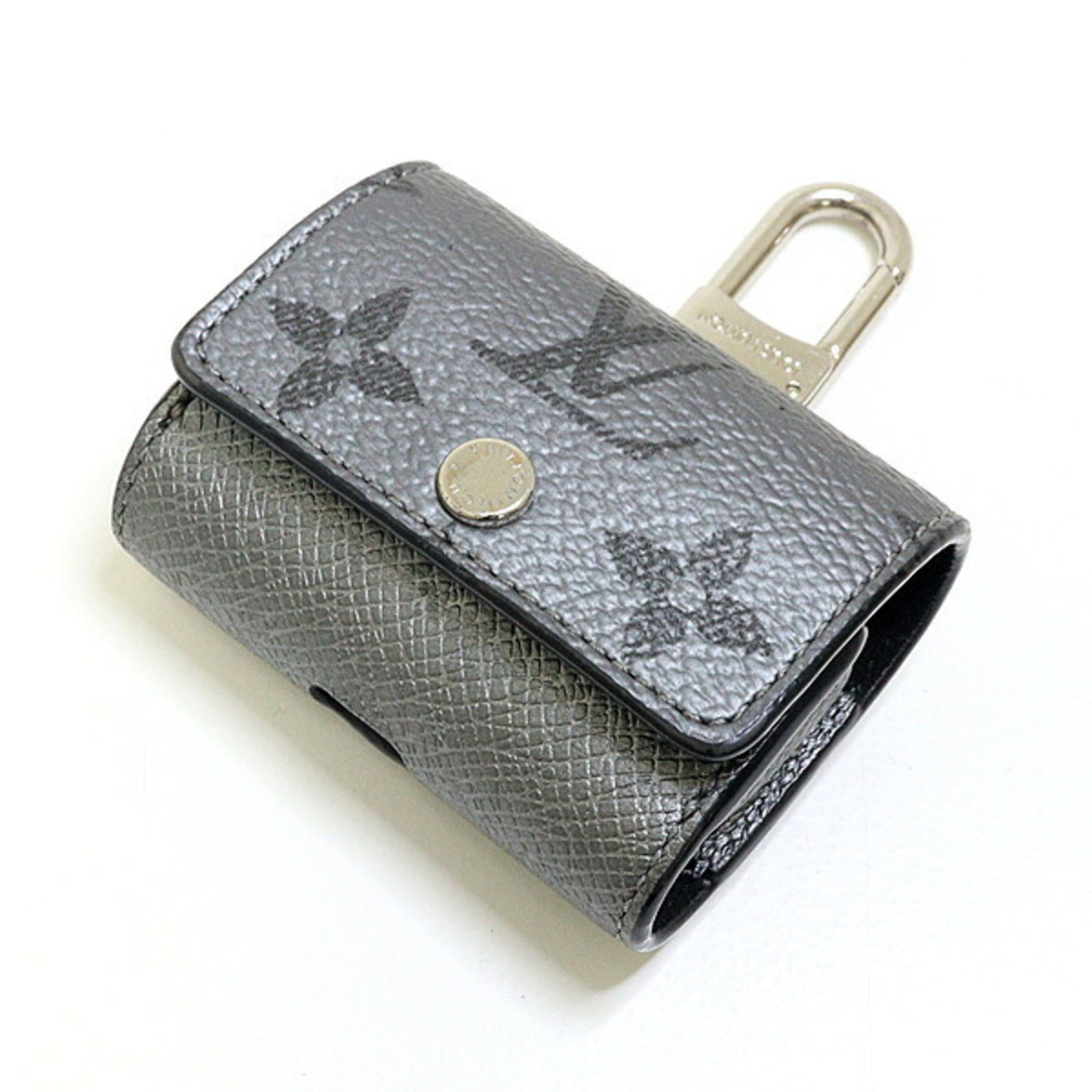 Taigarama Pouch Louis Vuitton: Taigarama Pouch Louis Vuitton The Taigarama Pouch by Louis Vuitton is a sleek and sophisticated accessory, featuring a distinctive Taigarama material and elegant gunmetal hardware. Measuring 5.2cm x