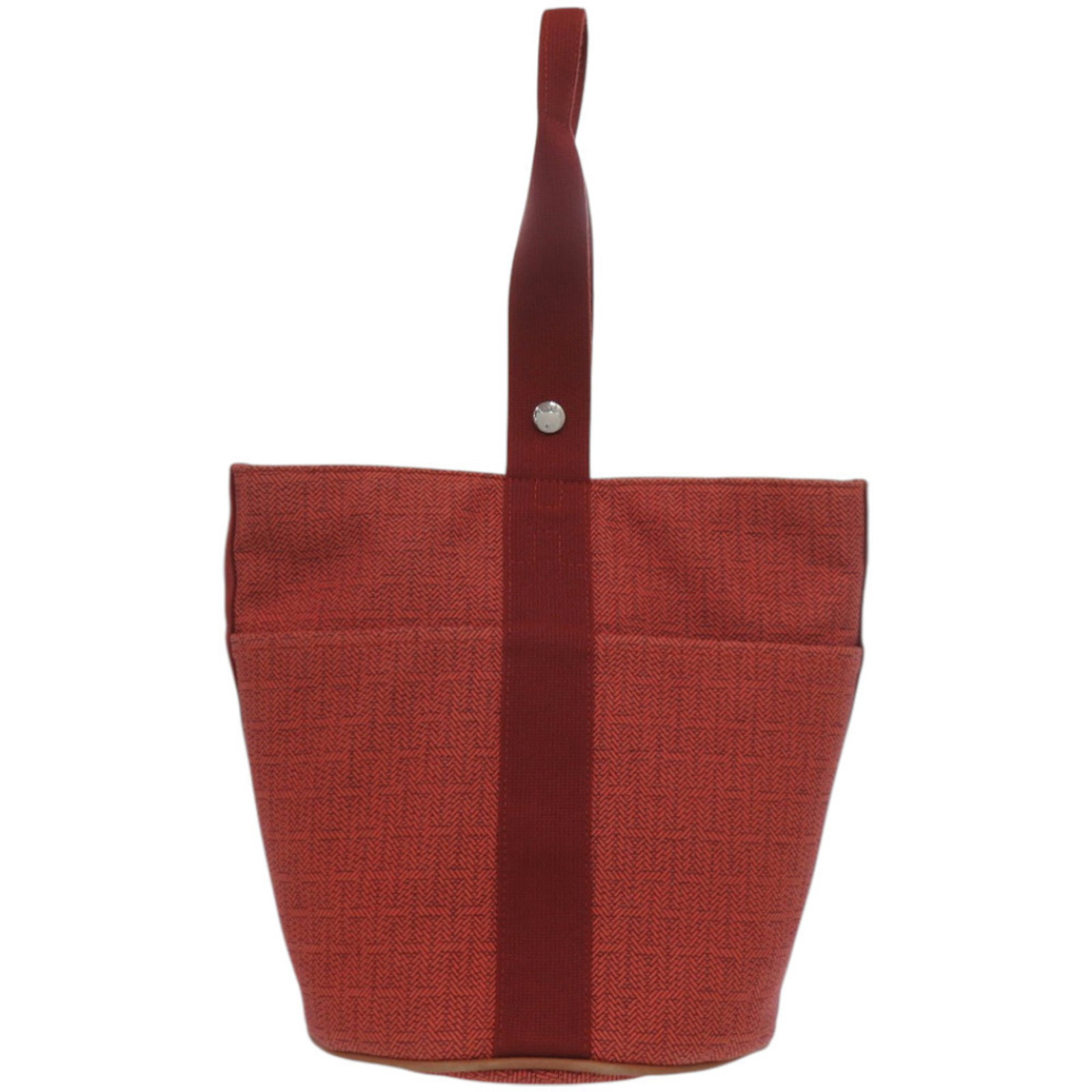Handbag Hermes Toile: Handbag Hermes Toile Toile de Jouy, a classic French design, adorns this vibrant orange Herm?s handbag, adding a pop of color to any outfit. Made from high-quality Toile material, the bag's silver har