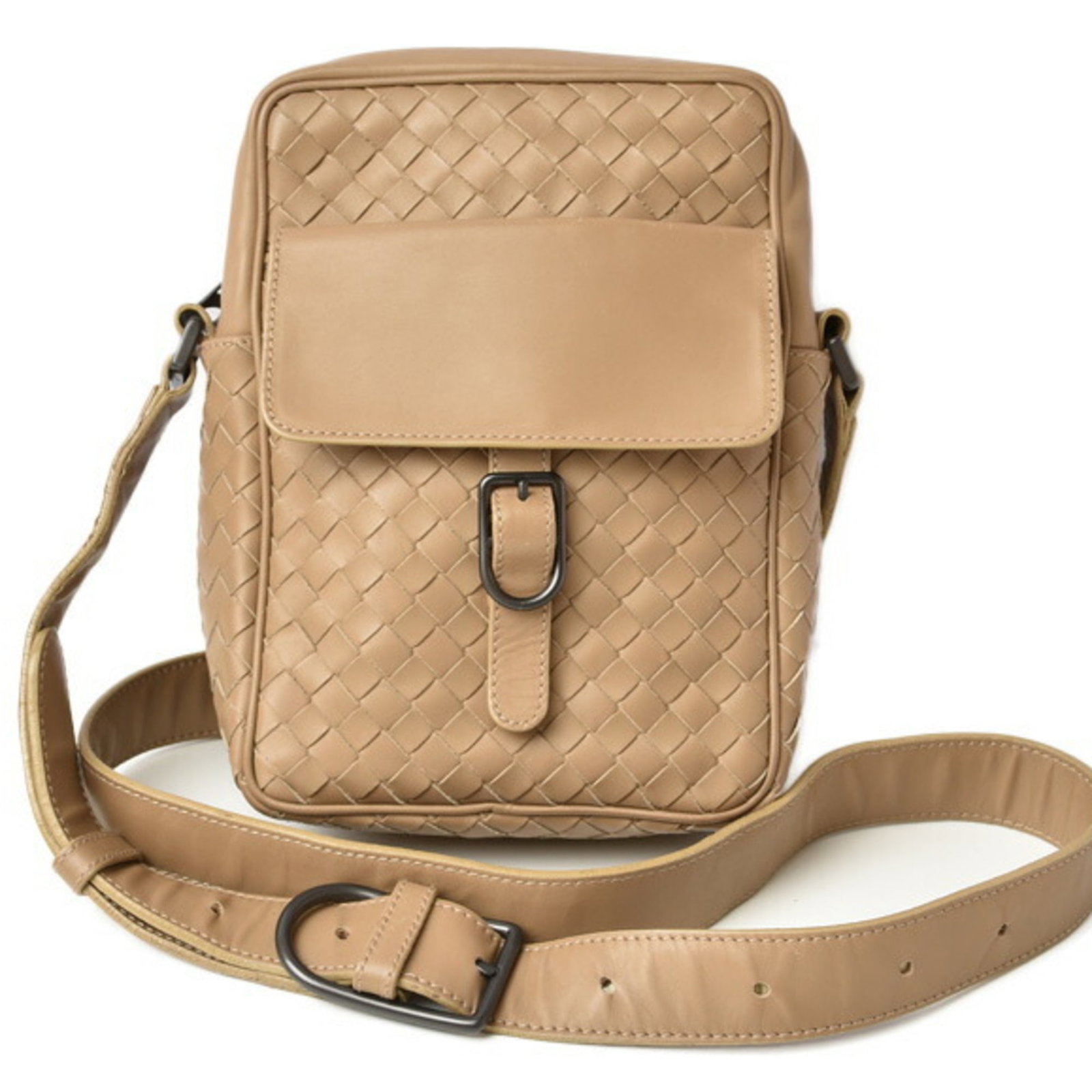 Bottega Veneta Shoulder Bag Leather: Bottega Veneta Shoulder Bag Leather Bottega Veneta's 113092 V4651 9600 shoulder bag is crafted from rich camel leather, featuring a timeless design with a zipper closure. Measuring 21.5cm x 15.5cm x