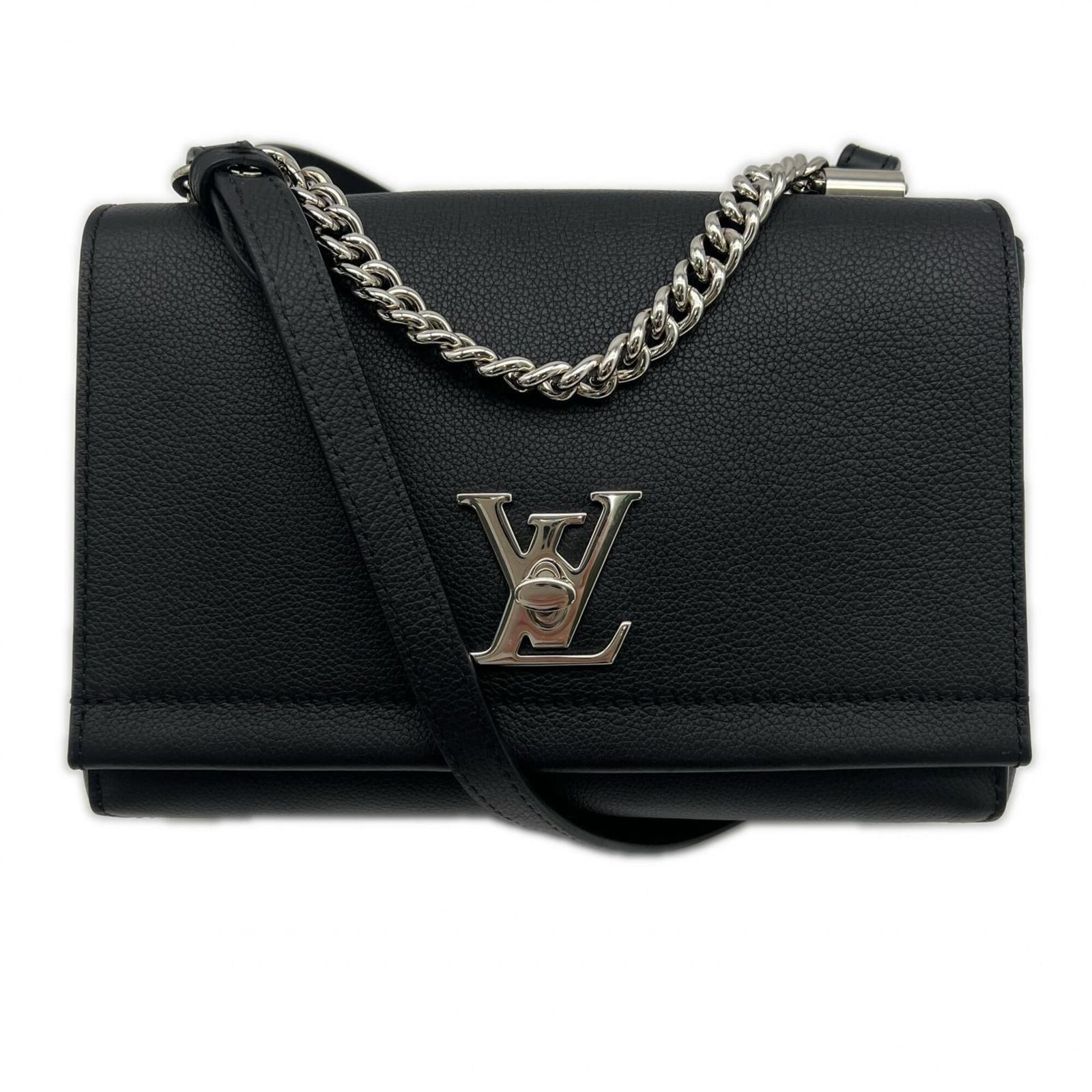 Shoulder Bag Leather Louis Vuitton: Shoulder Bag Leather Louis Vuitton Black Leather Louis Vuitton Shoulder Bag from France, featuring a classic design with a 15.5cm x 23cm x 17.5cm size. This iconic bag is made from high-quality