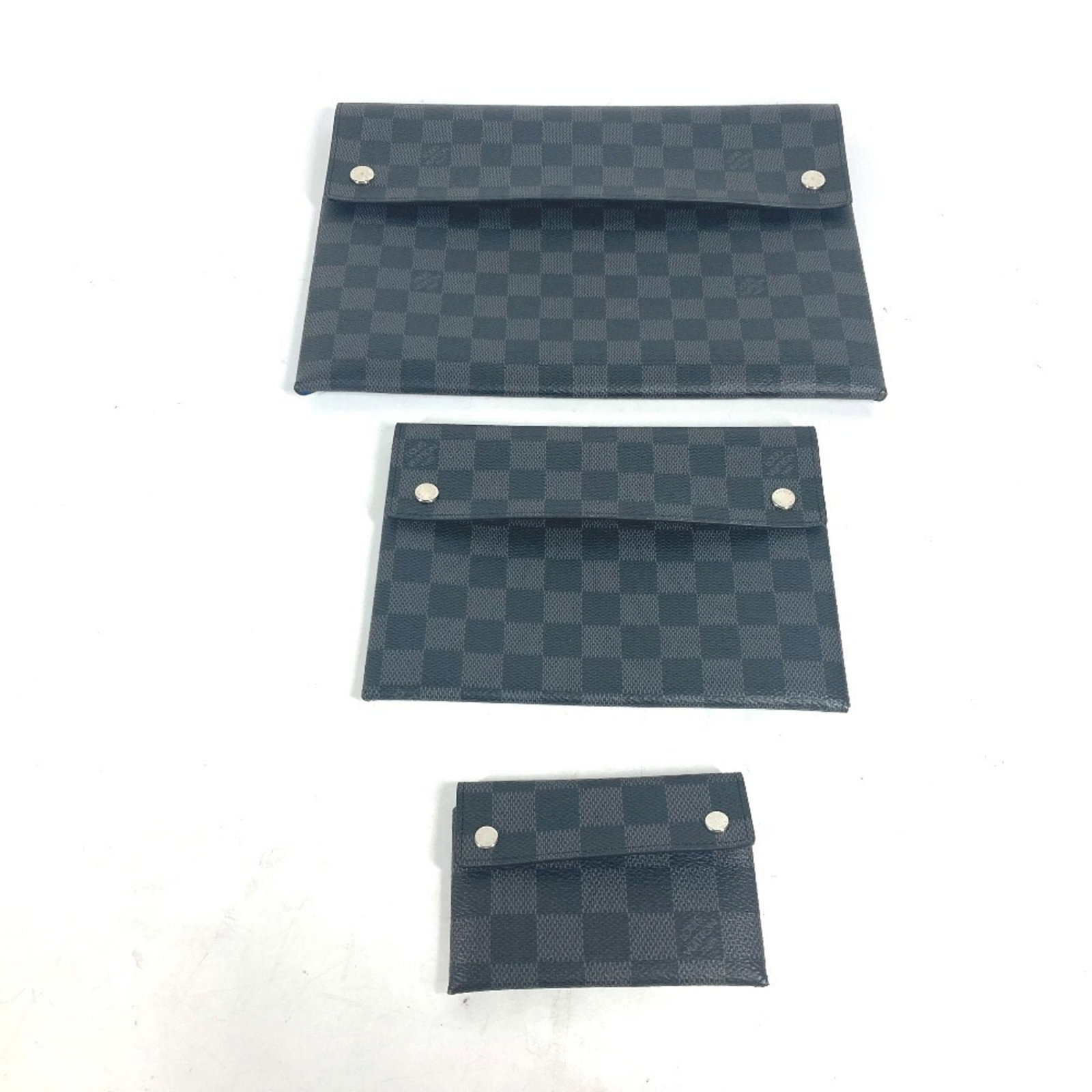 Louis Vuitton Damier Graphite Clutch Pouch: Louis Vuitton Damier Graphite Clutch Pouch The Louis Vuitton Damier Graphite Clutch Pouch is a sleek and sophisticated accessory, featuring the iconic Damier Graphite pattern in a timeless black hue.