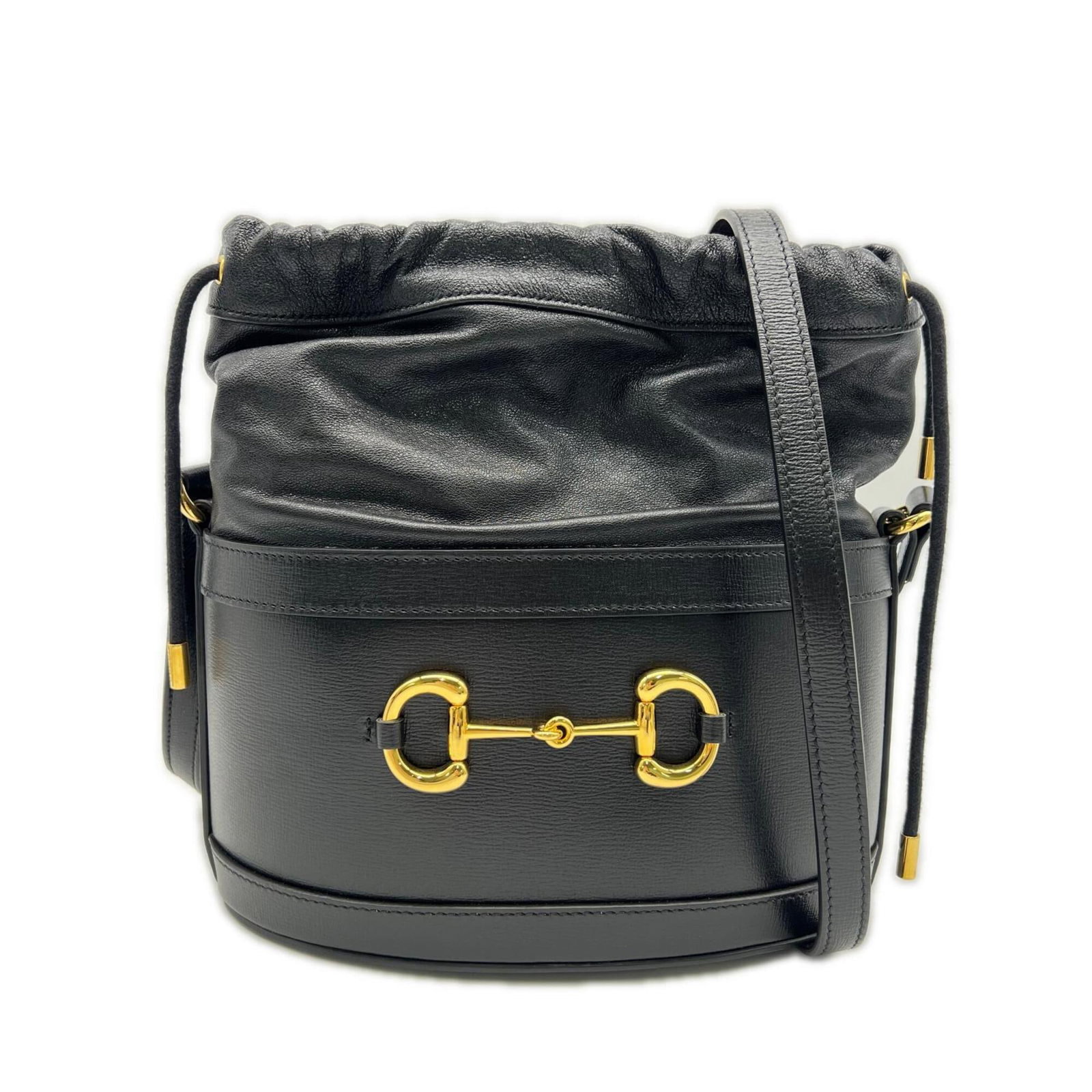 Shoulder Bag Leather: Shoulder Bag Leather Black leather shoulder bag with 136cm strap, 23cm x 26.5cm x 12cm in size, featuring the iconic Horsebit design. This Gucci bag is made from high-quality leather and boasts a