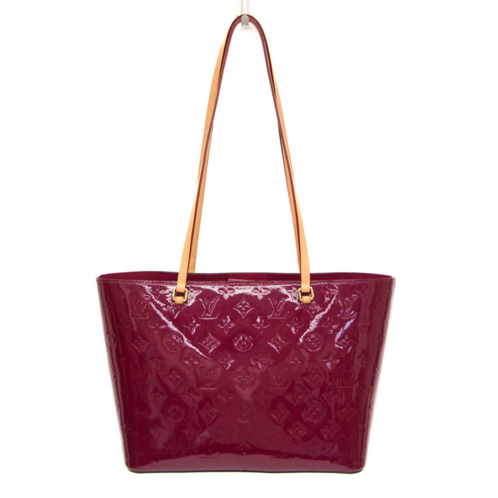 Vernis Monogram Louis Vuitton Shoulder Bag: Vernis Monogram Louis Vuitton Shoulder Bag The Long Beach M90480 shoulder bag features a striking Magenta Monogram Vernis design, adding a pop of color to any outfit. With its sleek gold hardware and