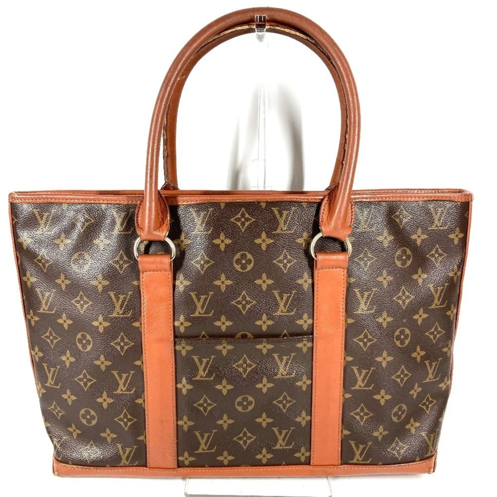 Shoulder Bag Tote Monogram Louis Vuitton: Shoulder Bag Tote Monogram Louis Vuitton Monogrammed with iconic Louis Vuitton design, this shoulder bag tote boasts a timeless, monogrammed brown color. Made from high-quality materials, its classic
