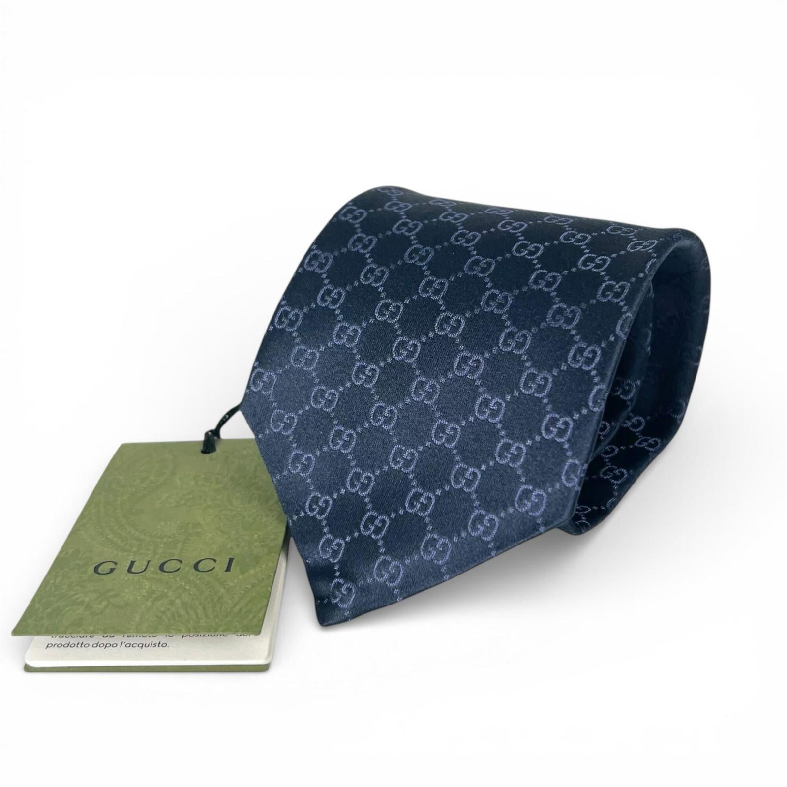 Cupro Silk Cravat Gucci: Cupro Silk Cravat Gucci Cupro silk cravat from Gucci, crafted from a luxurious blend of silk and cupro, with a navy color and sleek 8cm width. Measuring 143cm in length, this cravat is designed to