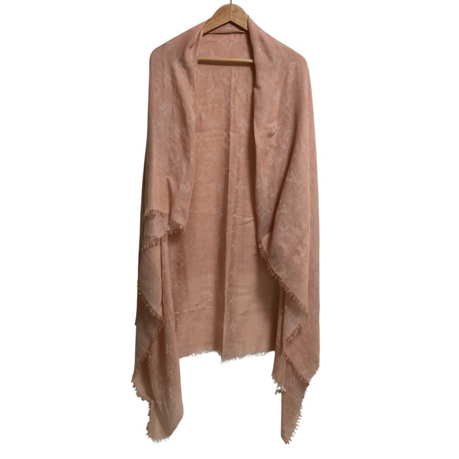 Louis Vuitton Stole: Louis Vuitton Stole Louis Vuitton Stole for Sale - Unique Beige and Pink Design. This impressive stole measures 1.94m x 1.47m, making it a statement piece for any occasion. Its distinctive beige and
