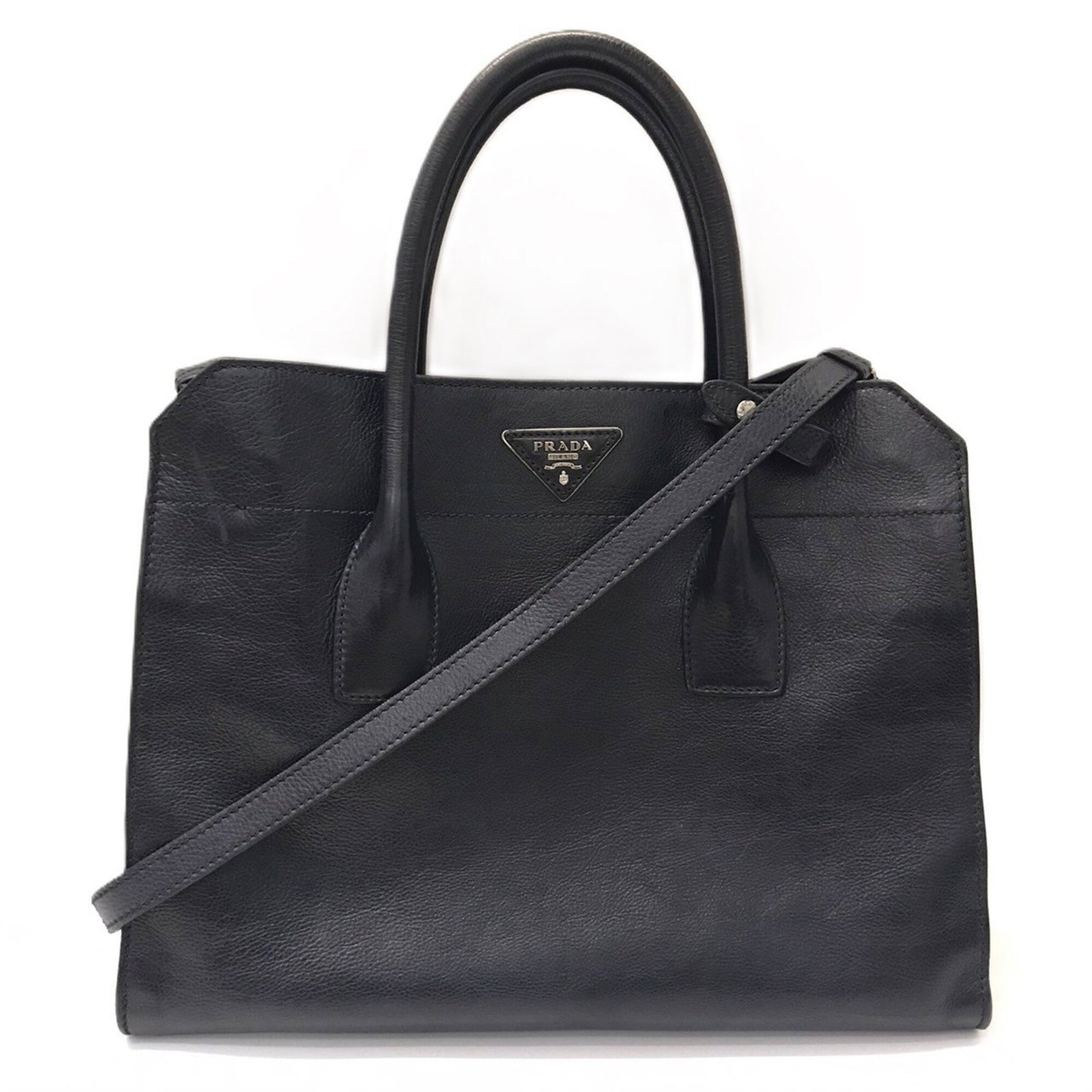 Handbag Leather Prada: Handbag Leather Prada Navy Prada handbag made from high-quality leather, featuring a classic design with a zipper closure. The bag measures 25cm x 33cm x 16cm and weighs 1.03kg, with adjustable strap