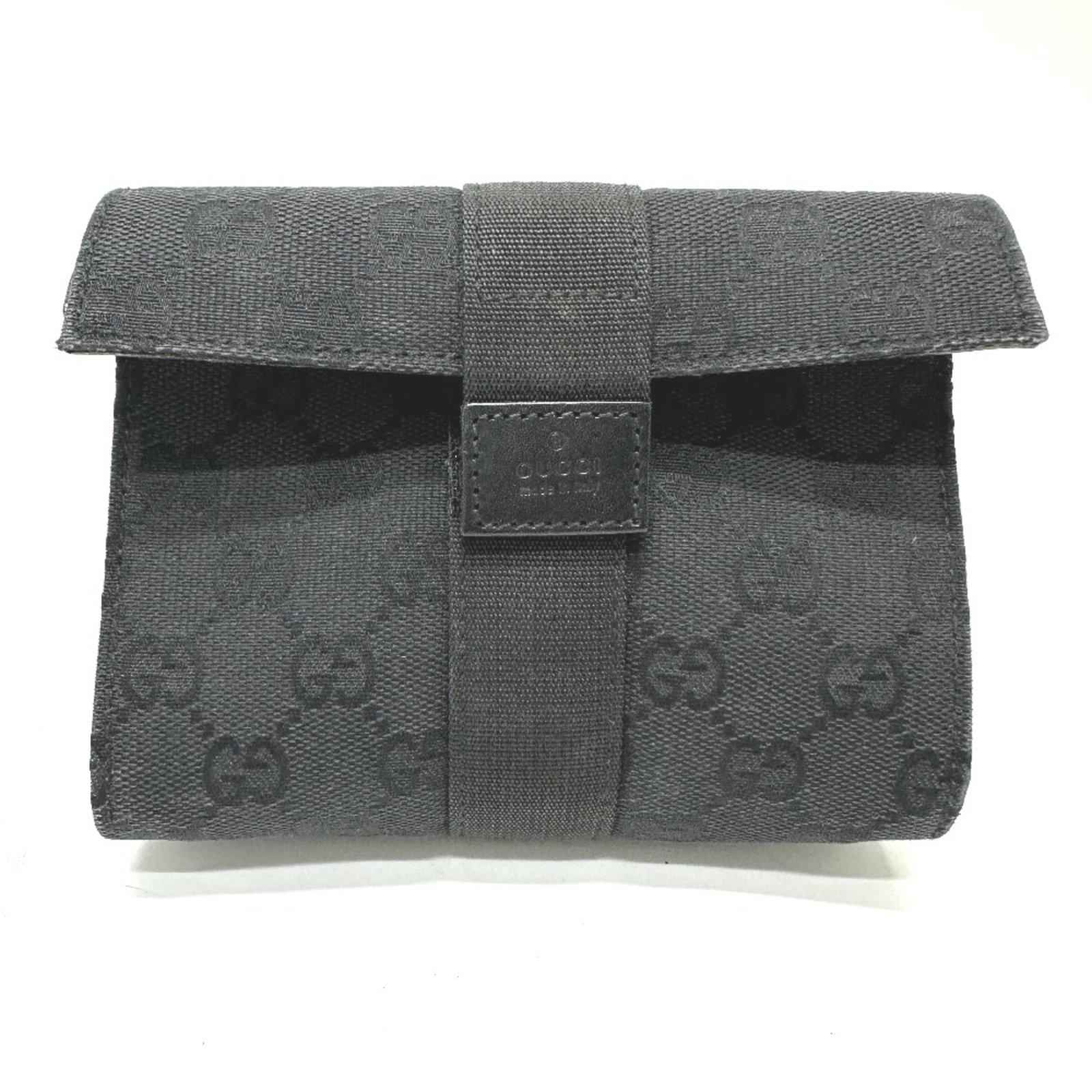 Gucci pouch: Gucci pouch Black Gucci pouch with a sleek design, measuring 15cm x 11.5cm x 6.5cm, features a signature on the side. Made from a durable material, this pouch has a compact size that fits perfectly
