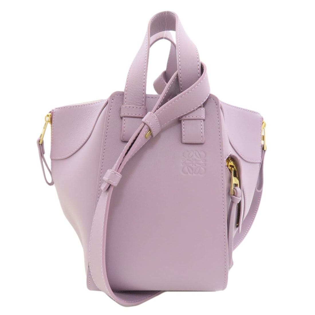 Hammock Handbag Calf Loewe Compact 2: Hammock Handbag Calf Loewe Compact 2 Compact and stylish, the LOEWE Handbag Calf Loewe Compact 2 is a chic accessory in rich purple hue. With its sleek design and calf leather exterior, this 8.1-inch 
