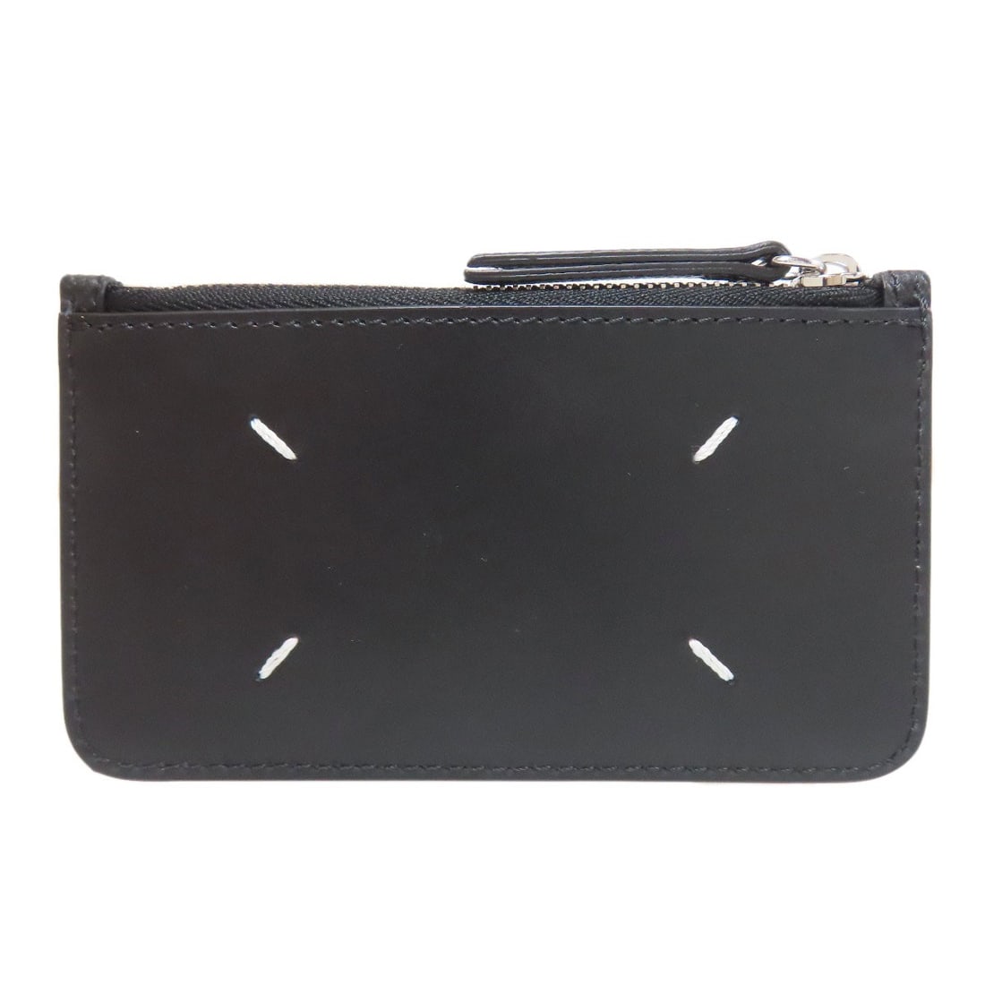 Logo Maisonmargiela Leather Purse Coin: Logo Maisonmargiela Leather Purse Coin Black leather coin purse with a distinctive logo from MaisonMargiela. The purse's sleek design and bold logo make it a stylish accessory. Item Specifics: Brand: 
