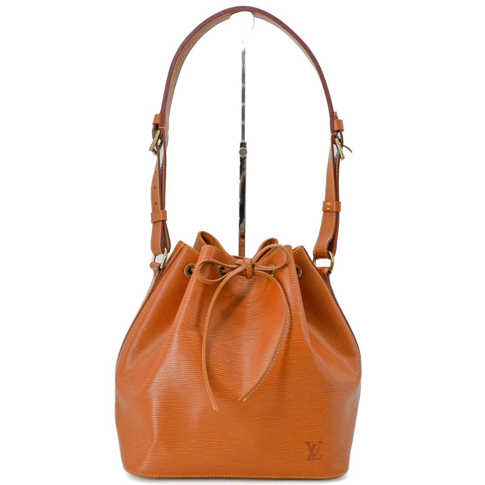 Leather Epi Bag Vuitton Louis: Leather Epi Bag Vuitton Louis Brown Epi leather shoulder bag from Louis Vuitton, featuring the iconic M44108 design. Made in France, this bag measures 26.5cm x 25cm x 19cm and is crafted from