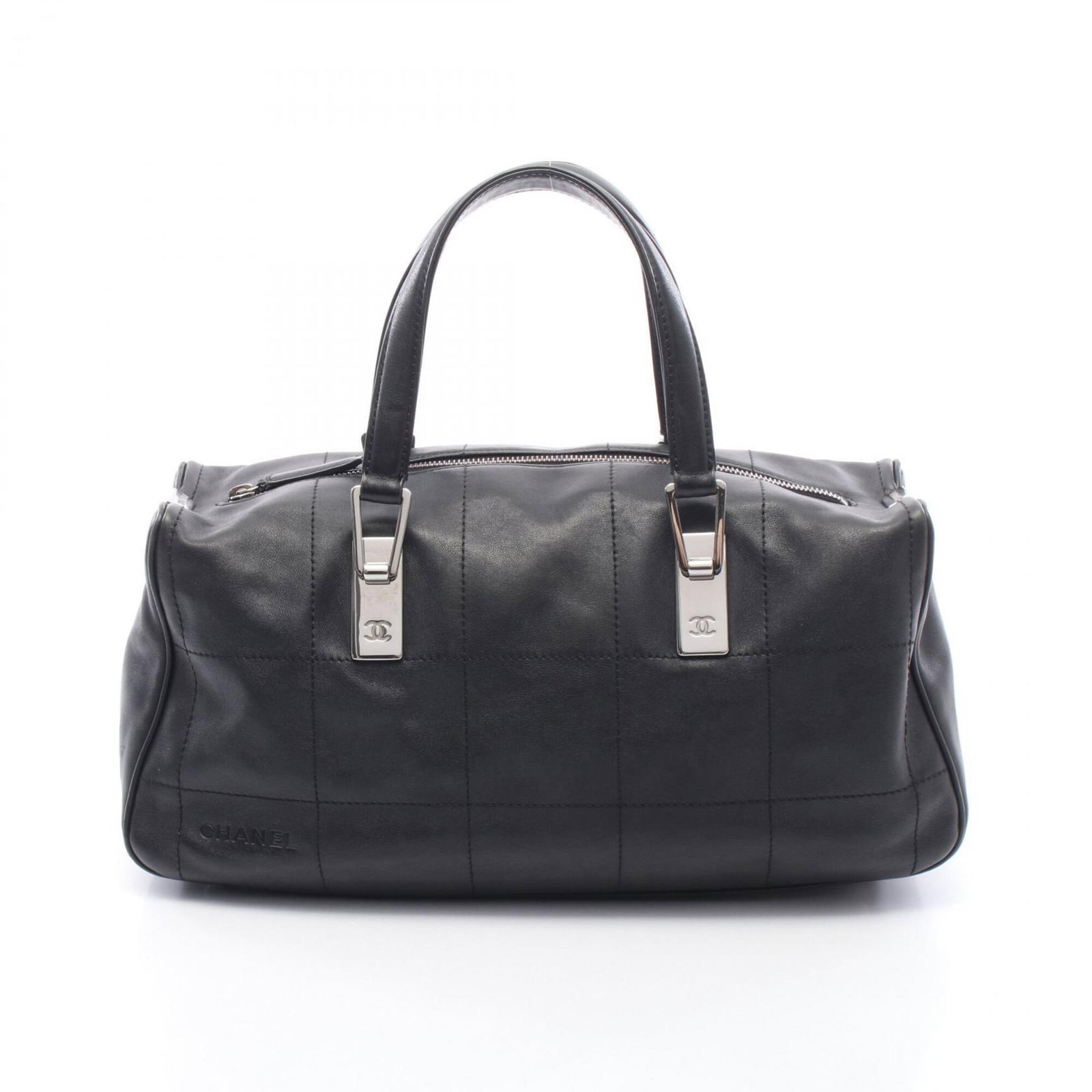 Chanel Handbag Leather Tote: Chanel Handbag Leather Tote Black leather Chanel handbag tote with classic design, measuring 19cm x 38cm x 10cm. This timeless piece boasts sleek lines and a sophisticated silhouette, perfect for