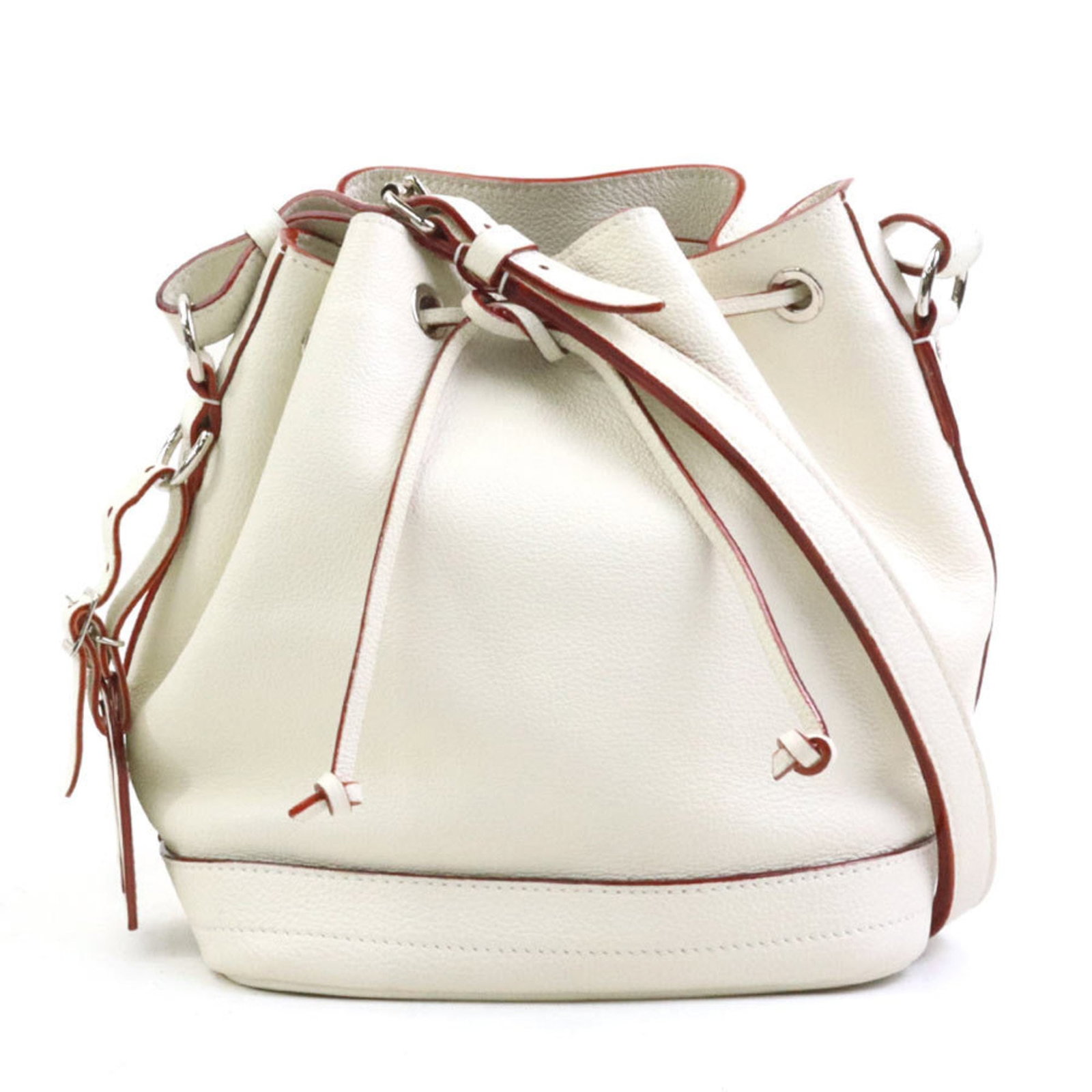 Shoulder Bag Leather Louis Vuitton: Shoulder Bag Leather Louis Vuitton The Louis Vuitton shoulder bag is a timeless piece made from high-quality leather, featuring an off-white color and silver hardware. This elegant bag comes with a