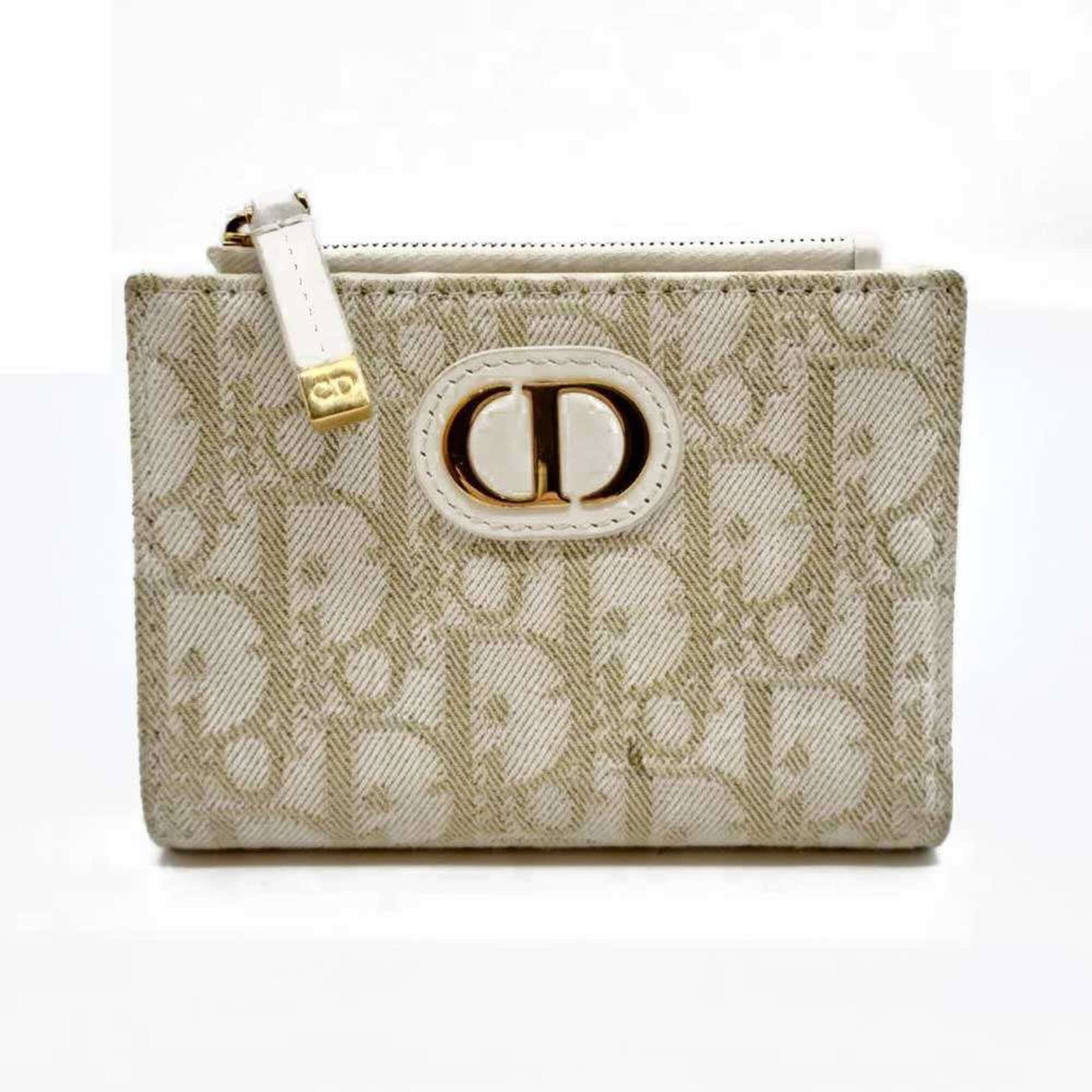 Christian Dior Wallet (Bi-Fold) Jacquard: Christian Dior Wallet (Bi-Fold) Jacquard The Christian Dior Wallet (Bi-Fold) Jacquard is a stylish and elegant accessory from the renowned French fashion house. This bi-fold wallet features a striking