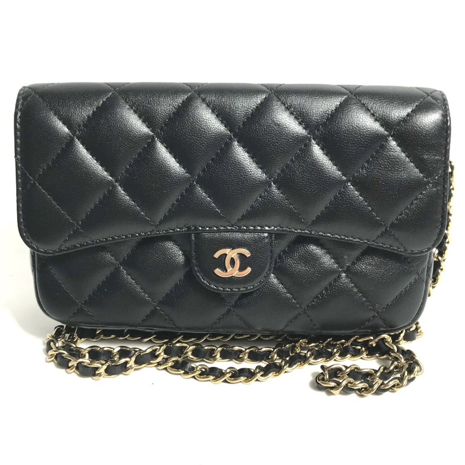 Shoulder Bag Leather Chanel: Shoulder Bag Leather Chanel Black leather shoulder bag from Chanel, featuring a classic design with clean lines and a timeless aesthetic. Measuring 16.5cm x 10cm x 3cm, this bag boasts a sleek