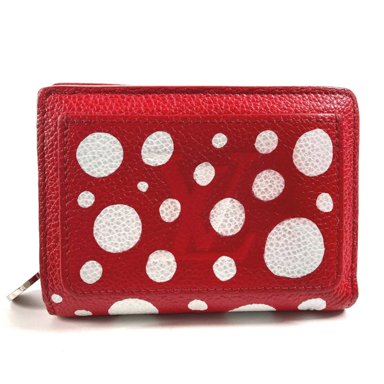 Louis Vuitton Wallet (Bi-Fold) Leather: Louis Vuitton Wallet (Bi-Fold) Leather Red leather bi-fold wallet from Louis Vuitton, featuring a classic design with a 8.5cm x 11cm size and included box and dust bag. This wallet is made from high-q