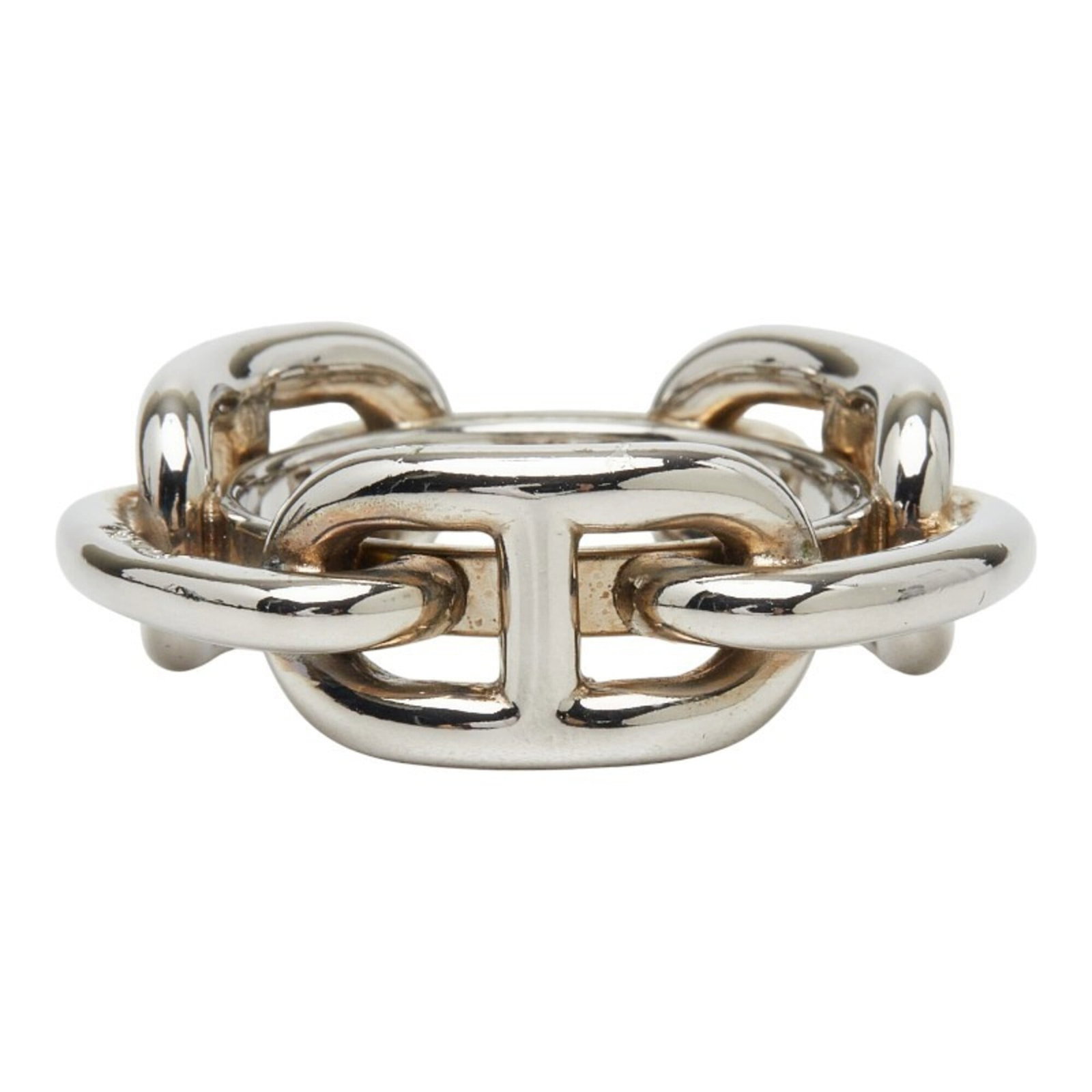 Ring Scarf Metal Hermes: Ring Scarf Metal Hermes Silver Ring Scarf from Hermes measures 32cm x 30cm, with a metal design and a distinctive ring shape. The scarf features a notable metal design, making it a unique accessory