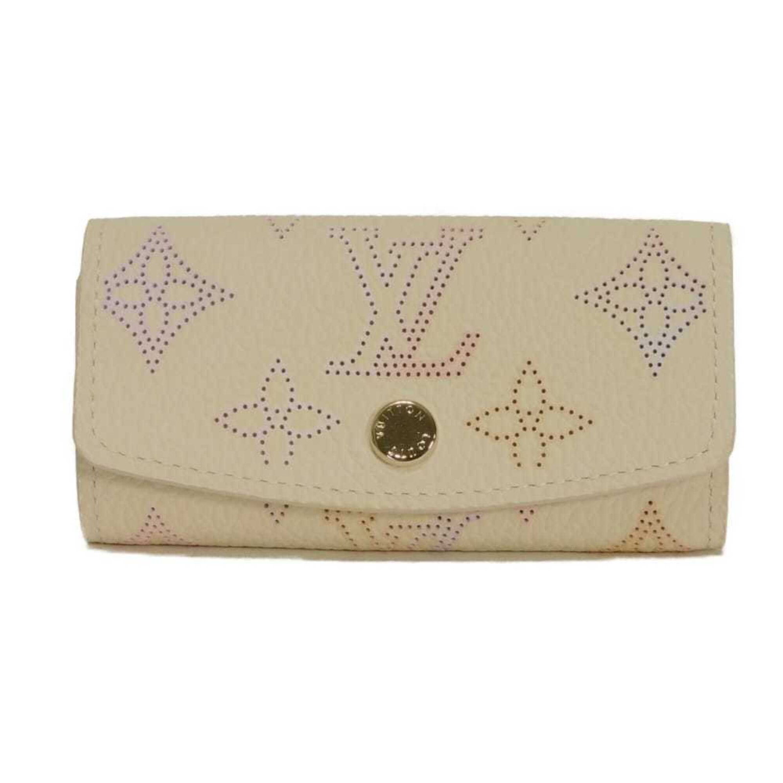 Leather Mahina Keycase Vuitton Louis: Leather Mahina Keycase Vuitton Louis Mahina leather keycase from Louis Vuitton, featuring a classic design with a beige monogram pattern. This compact keycase measures 5.3cm x 10.5cm x 2.2cm and is ma