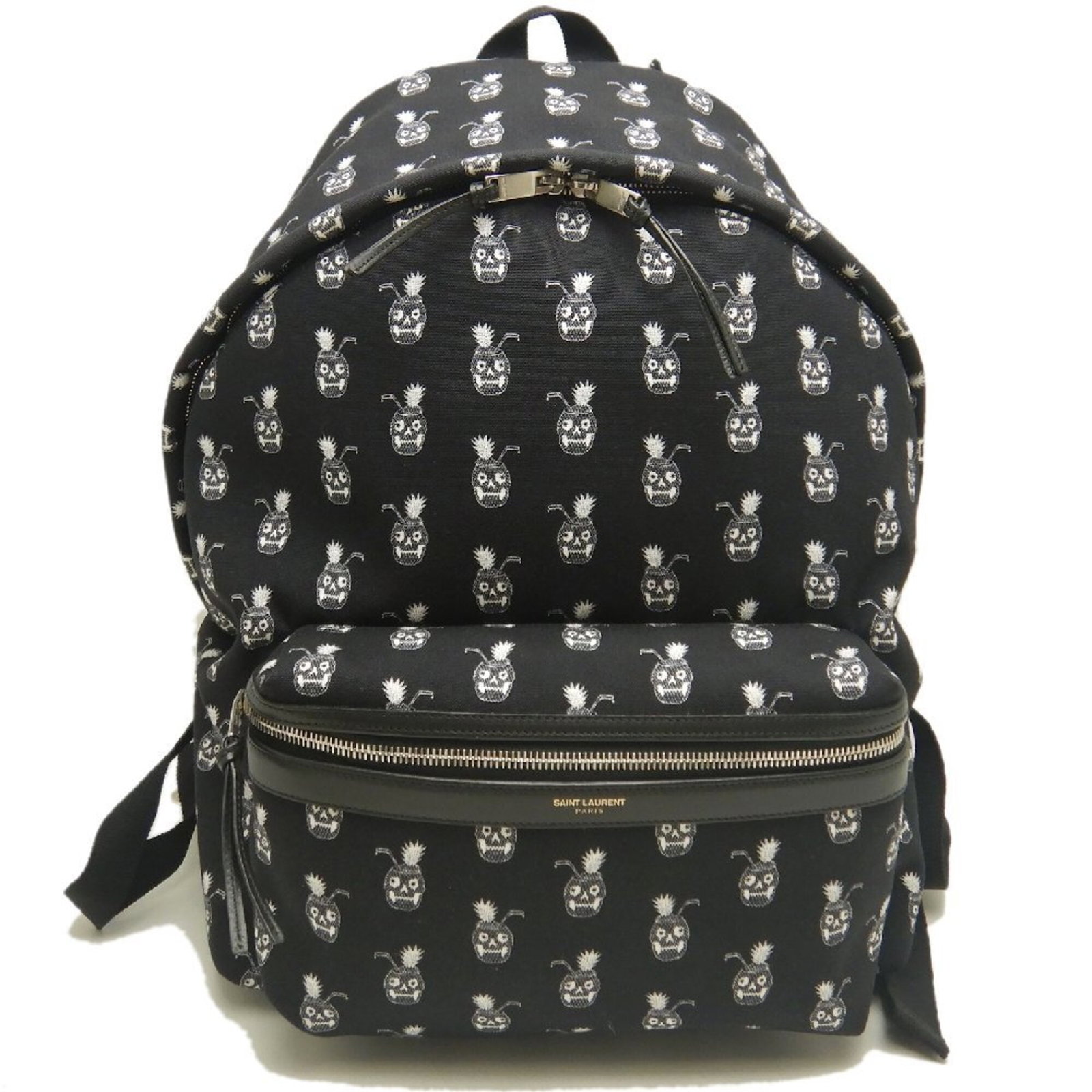 Laurent Saint Backpack Canvas: Laurent Saint Backpack Canvas Black and White Canvas Backpack from Saint Laurent. This sleek backpack features a classic design with a canvas material and a signature. Measuring 36cm x 32cm x 16cm,