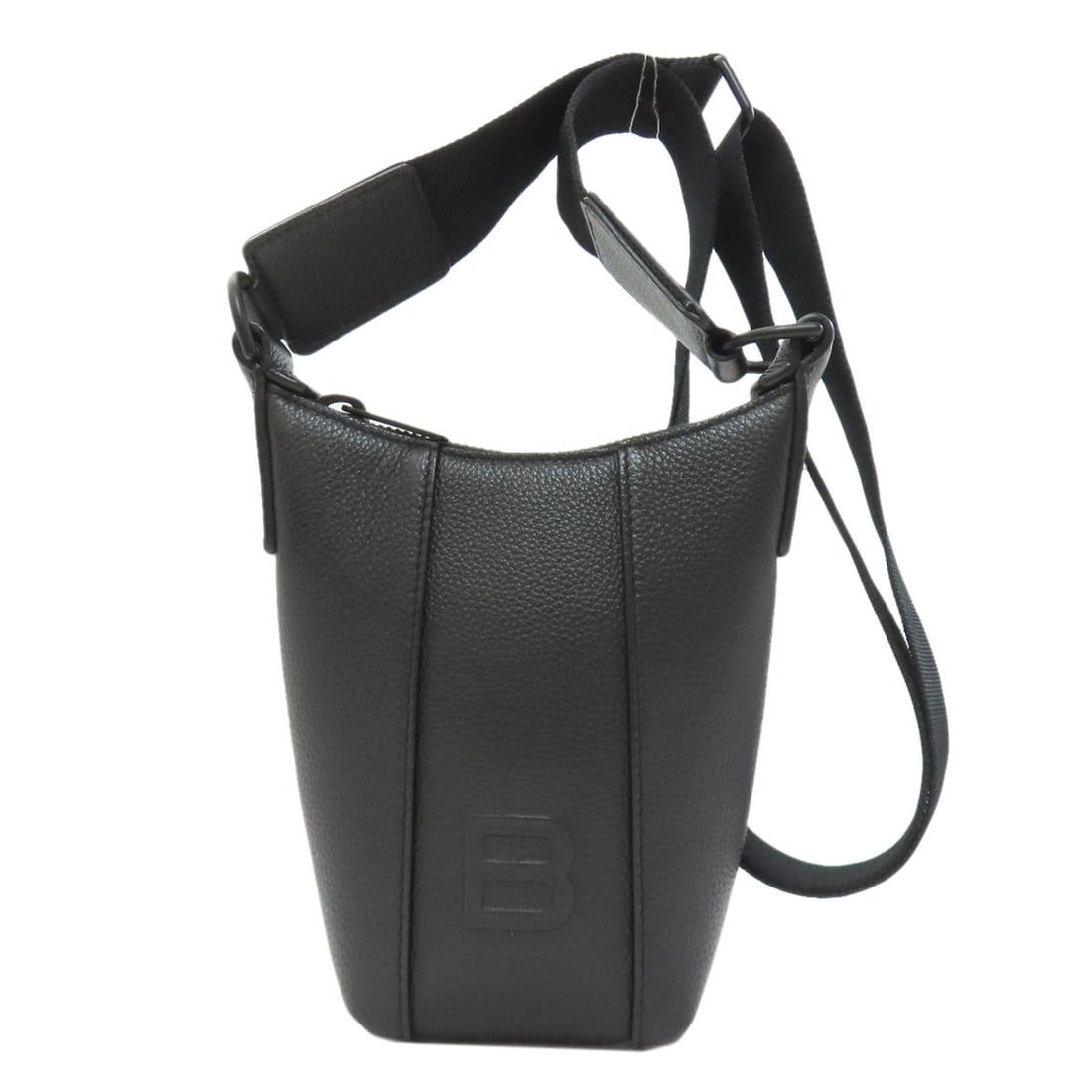 Balenciaga 644722 Hour Glass Shoulder Bag Leather: Balenciaga 644722 Hour Glass Shoulder Bag Leather Black leather hour glass shoulder bag from Balenciaga. This stylish shoulder bag features a sleek design with a signature hour glass shape. Made from